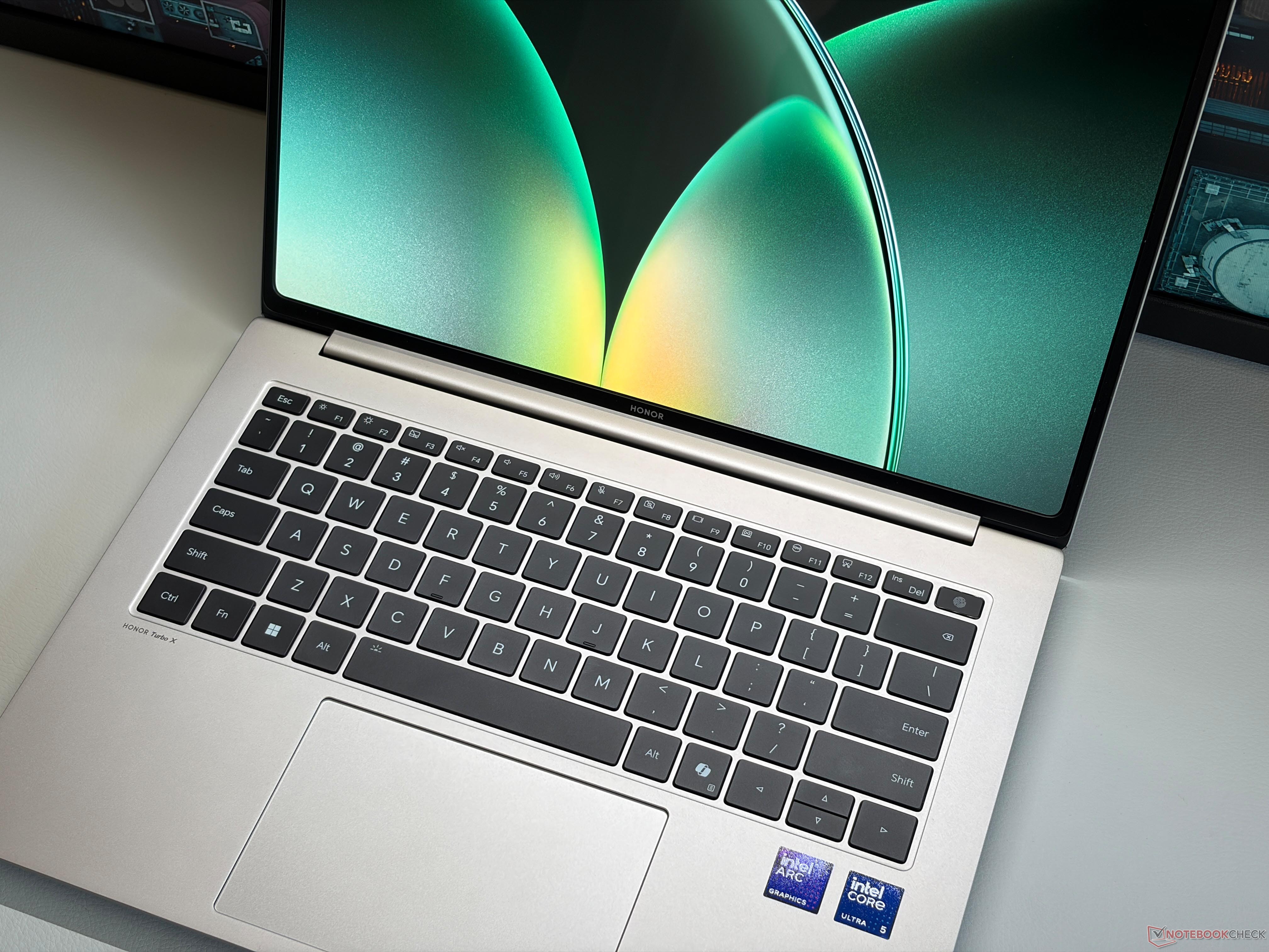 Honor MagicBook Pro 14 vs. Apple MacBook Pro 14 M5 - Kto oferuje najlepszy laptop multimedialny?