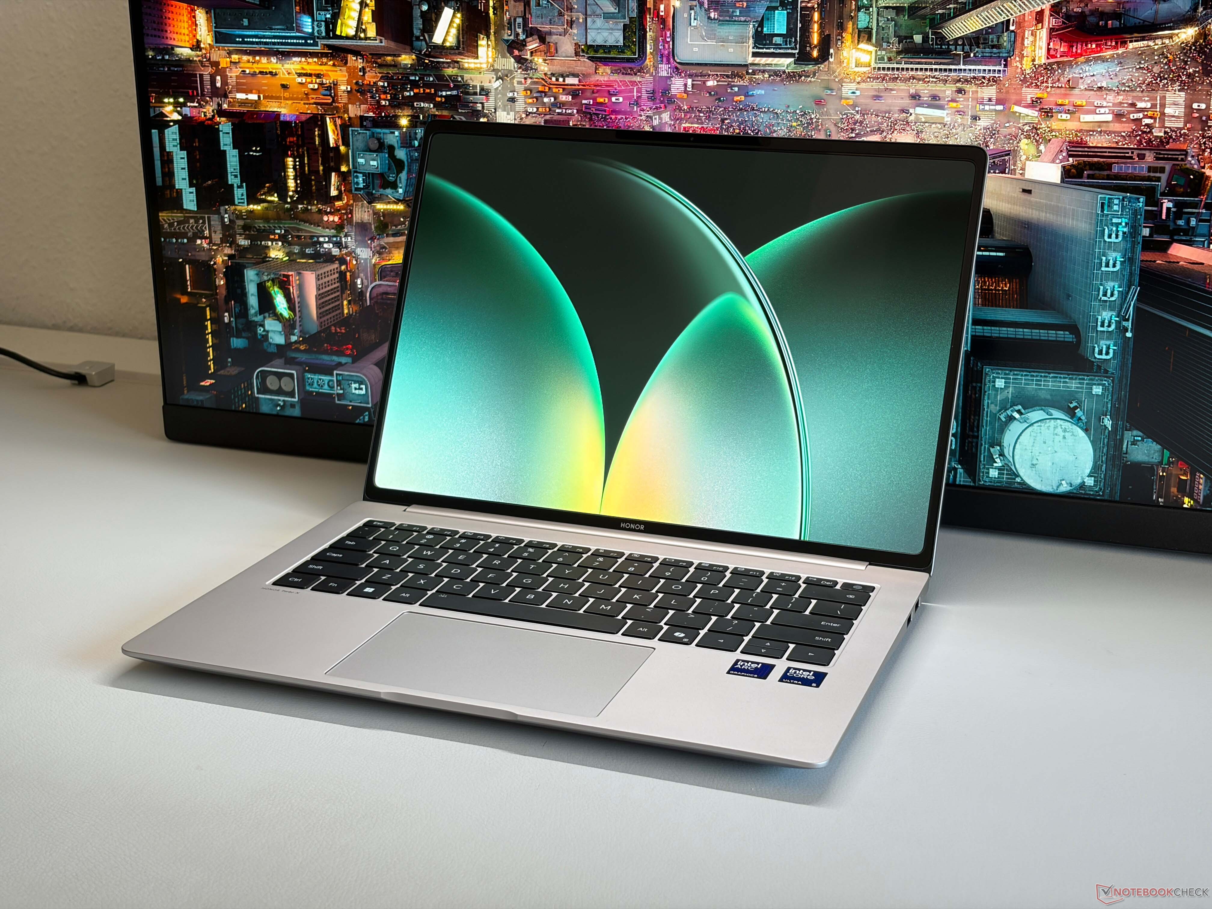 Nowy procesor graficzny Intel Arc B370 w Honor MagicBook Pro 14 jest prawie tak szybki, jak Arc B390 w Dell XPS 14