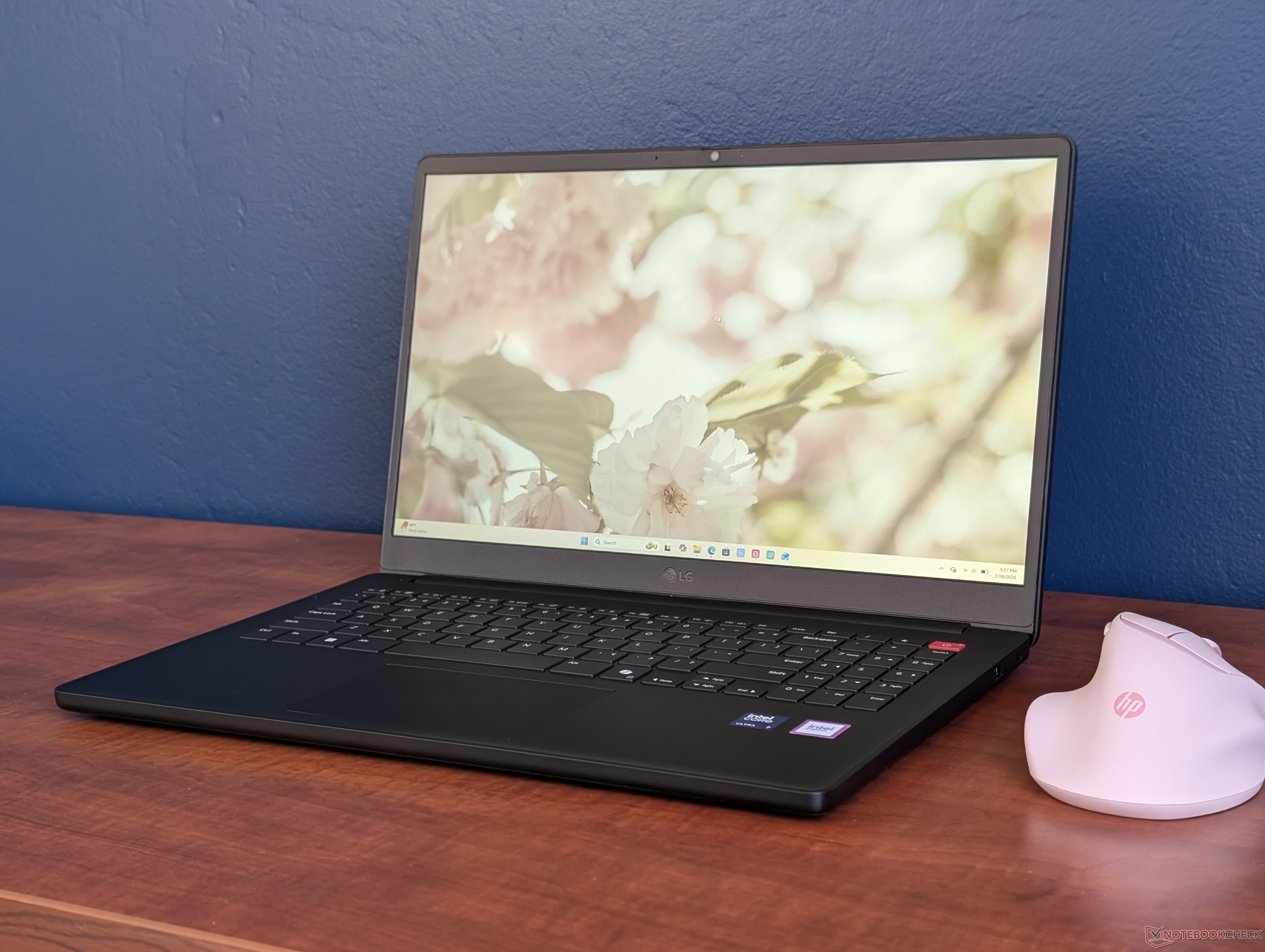 Recenzja laptopa LG Gram Book 15U55T: Zbyt wiele cięć narożników