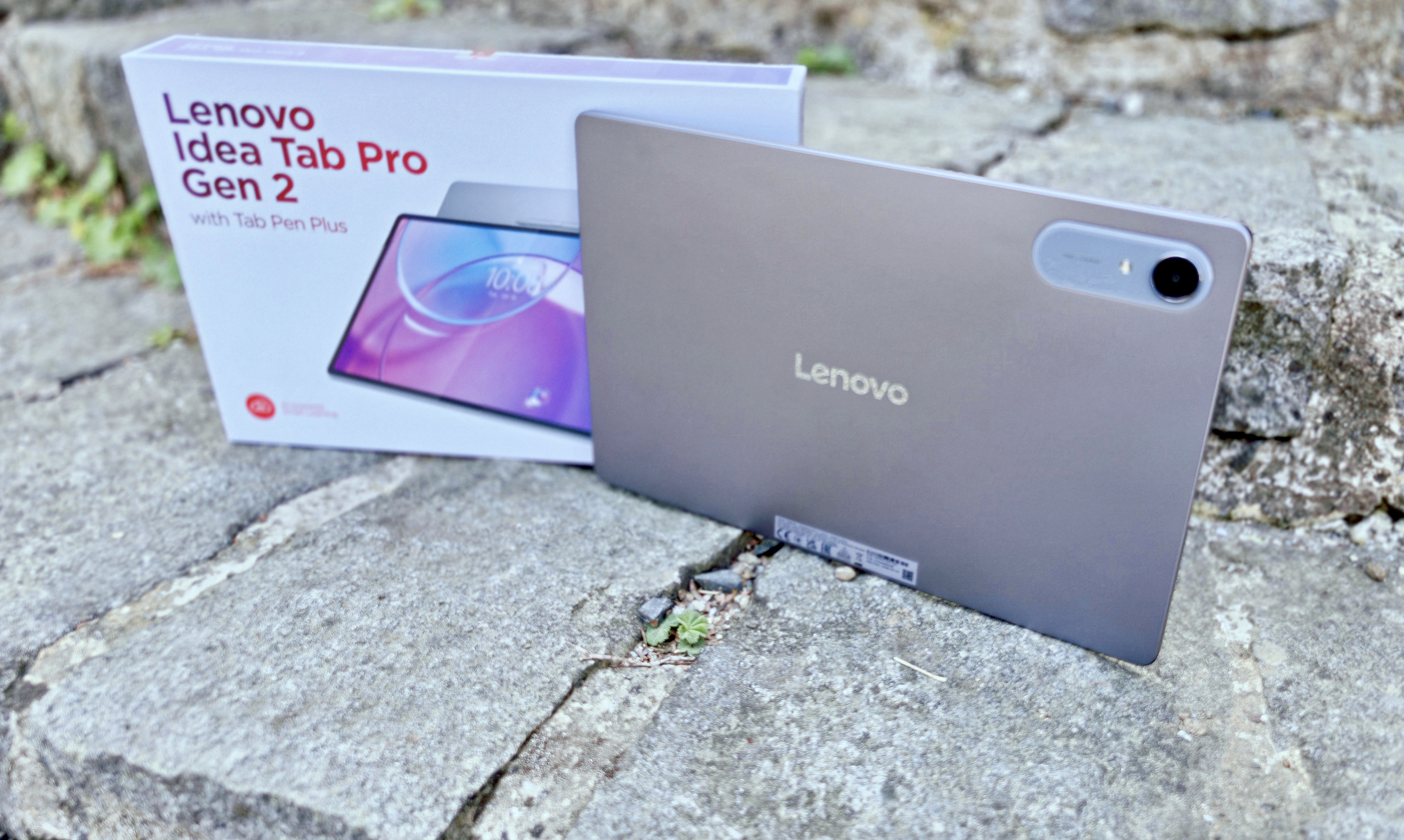 Lenovo konkuruje samo ze sobą: Tablet obsługuje pióro i oferuje dużą moc
