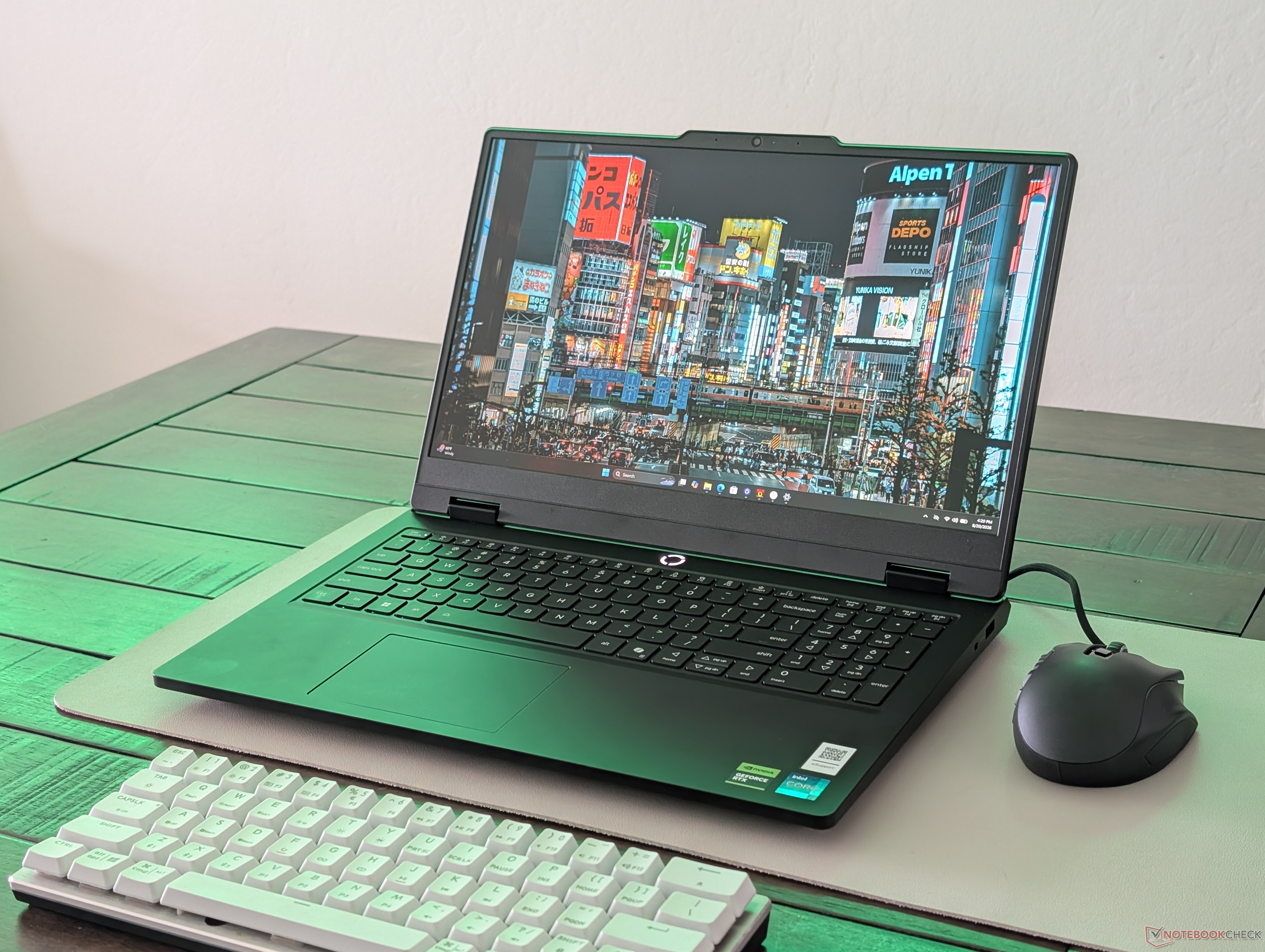 Recenzja Lenovo LOQ Essential 15IRX11: gry z kartą RTX na pamięci RAM w trybie jednokanałowym