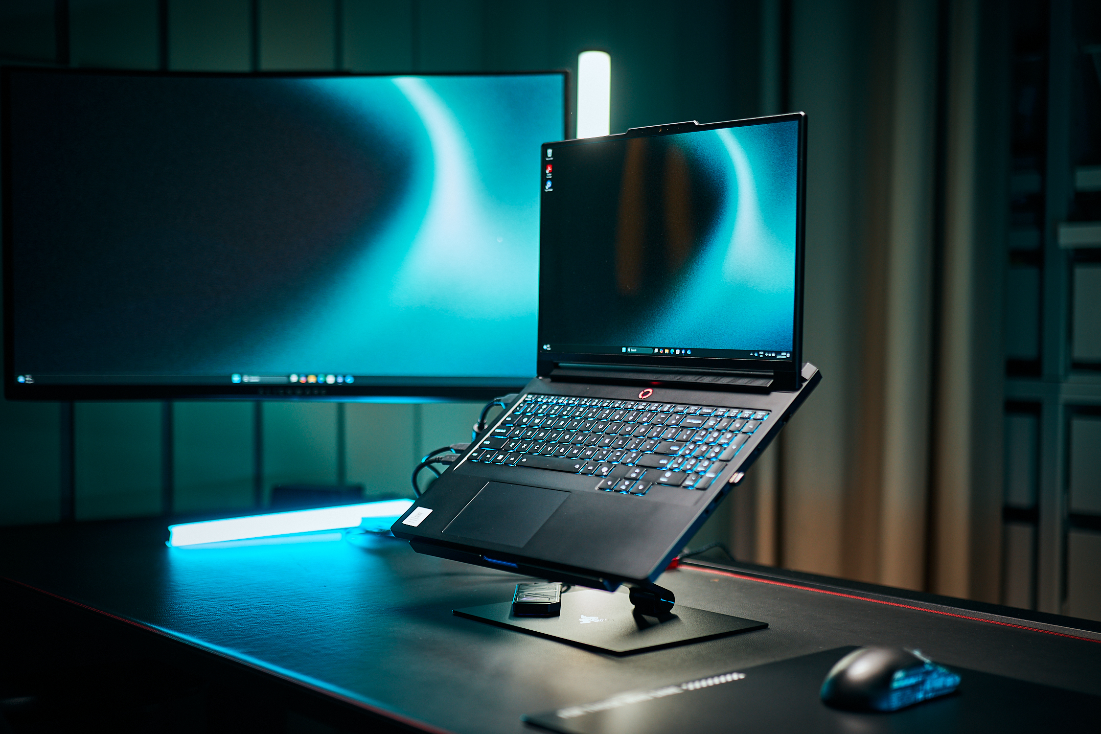 Recenzja laptopa Lenovo Legion Pro 7i 16 Gen 10: zasilacz 400 W prawie bez kompromisów