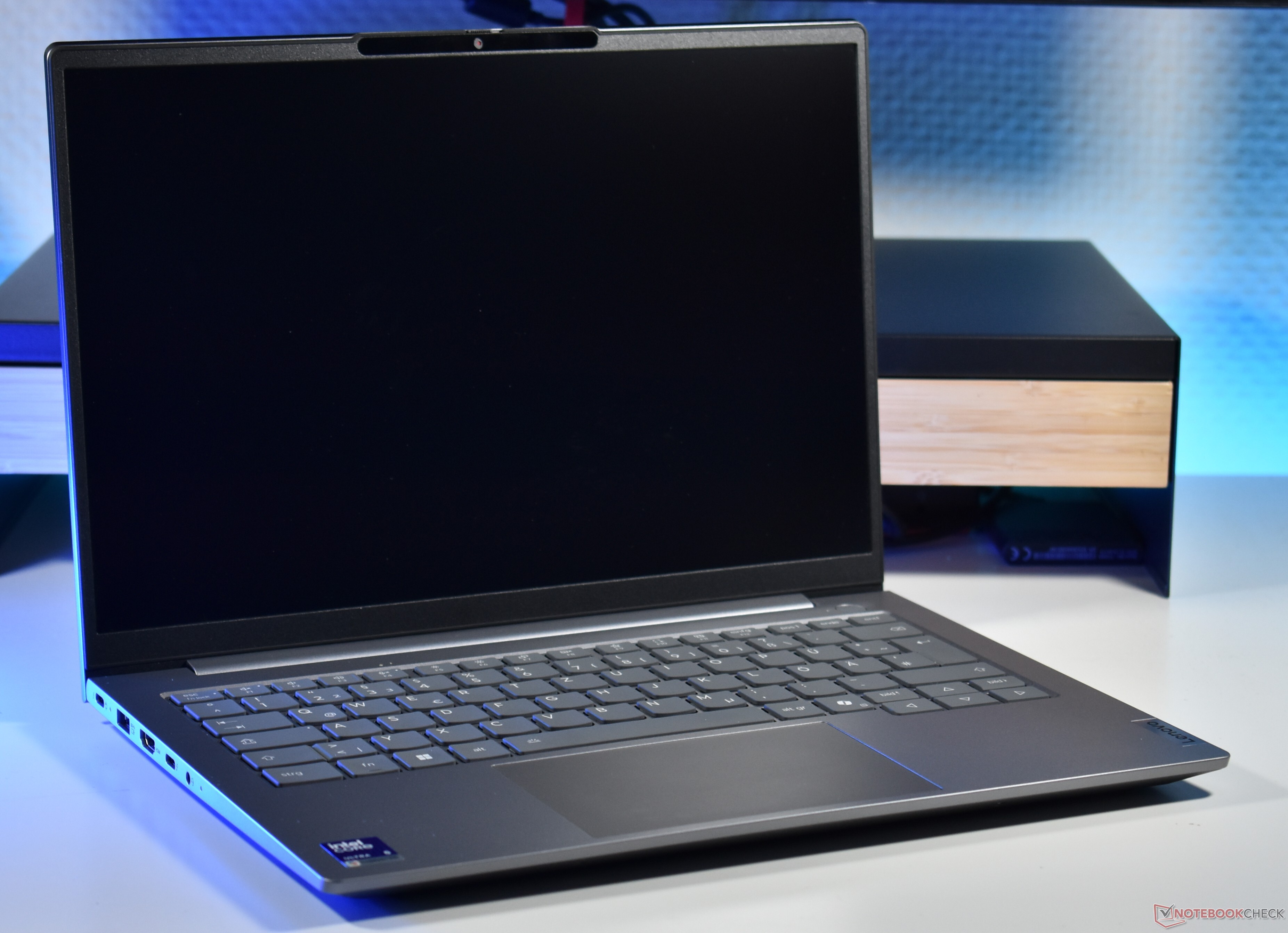 ThinkBook czy ThinkPad? Porównujemy dwa popularne 14-calowe laptopy marki Lenovo
