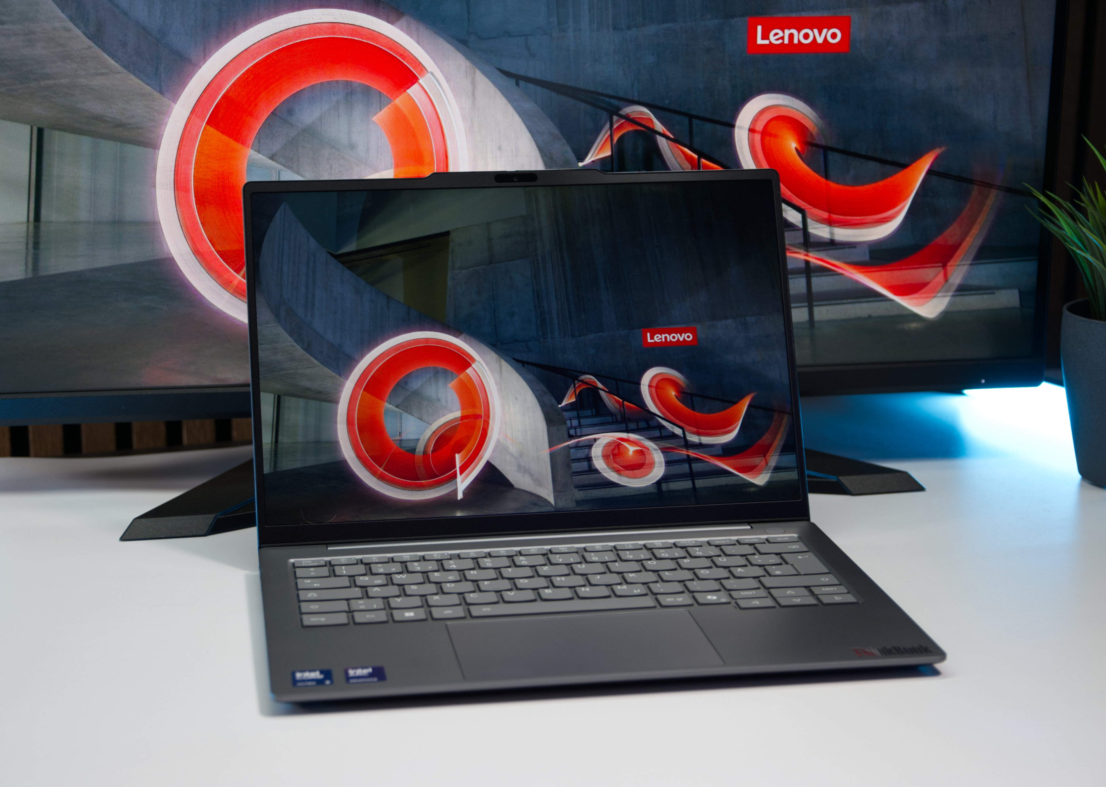 Lekki i wydajny laptop do codziennego użytku za mniej niż 900 dolarów: recenzja Lenovo ThinkBook 14x