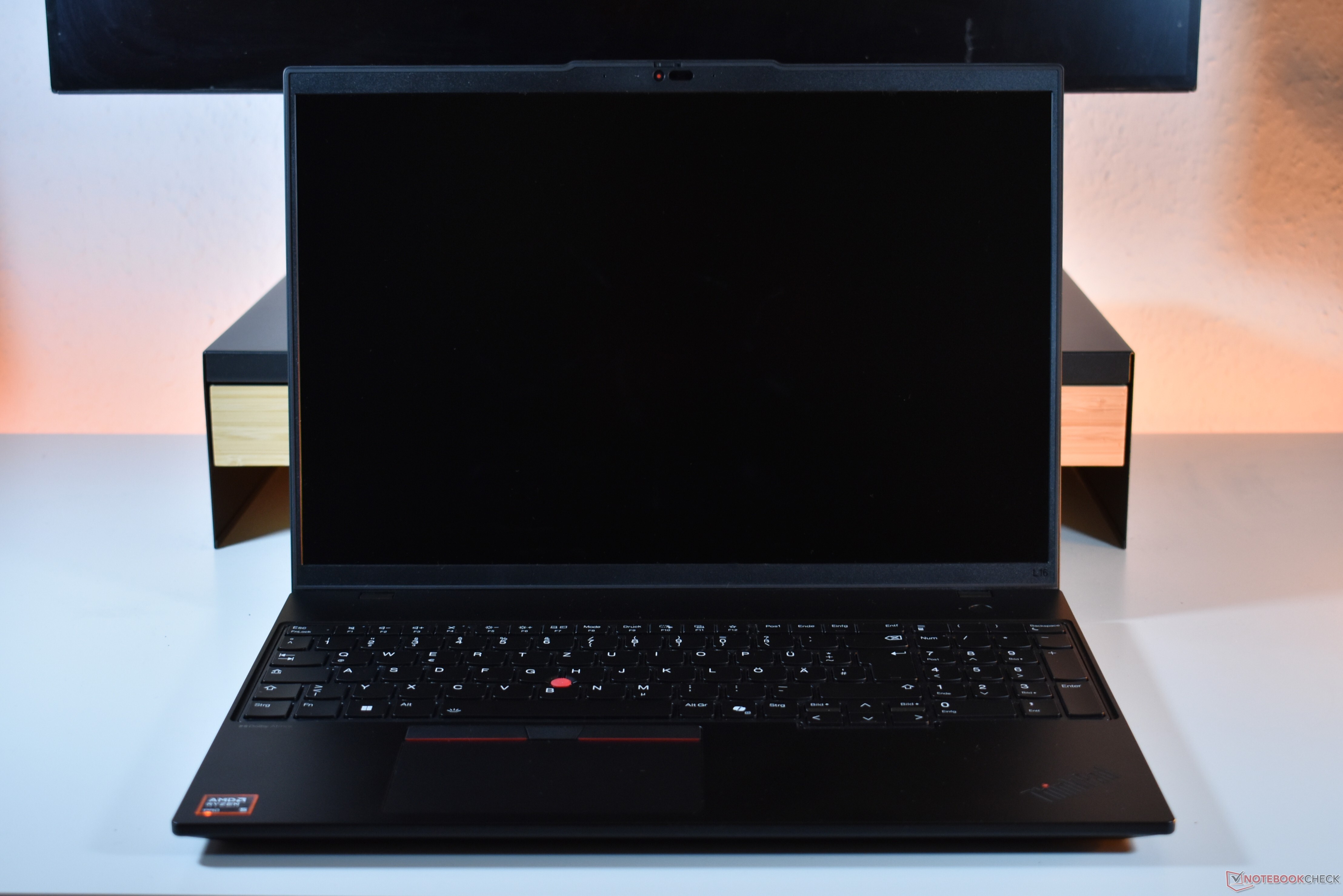 Laptop na biurko: Gdzie niedrogi Lenovo ThinkPad L16 G2 AMD jest najmocniejszy?
