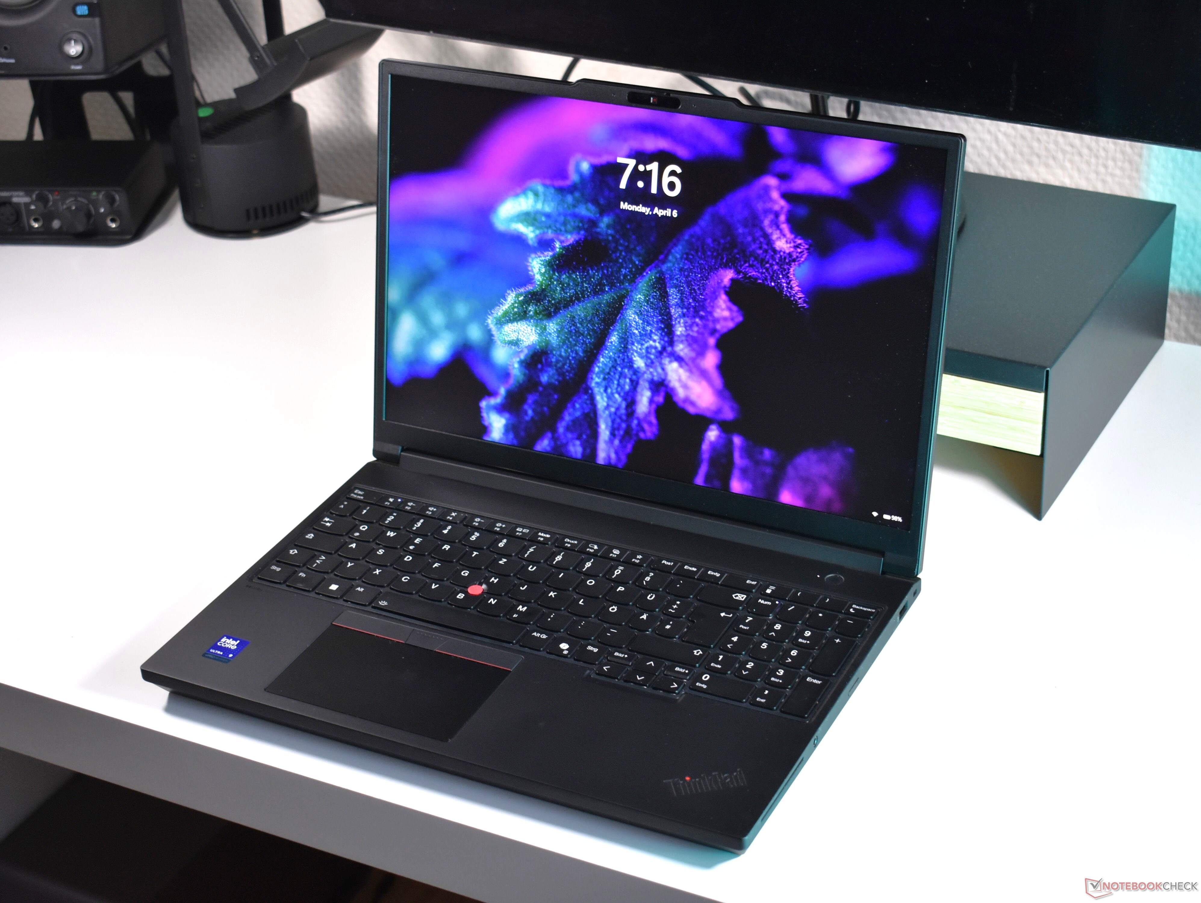 Ten laptop to lokalny potwór AI: Recenzja Lenovo ThinkPad P16 Gen 3