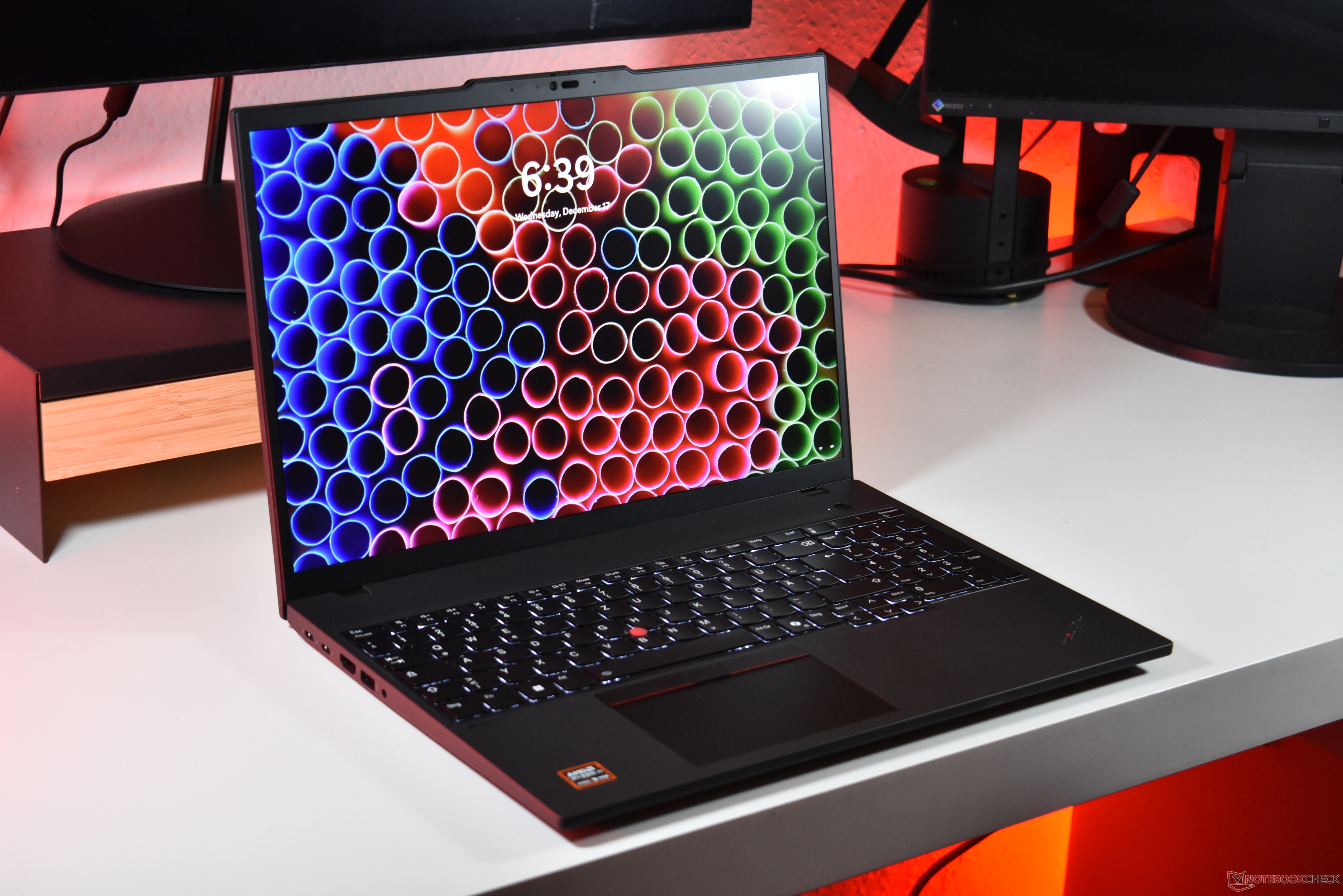 To najpotężniejszy 16-calowy laptop Lenovo z procesorem AMD: Recenzja ThinkPad P16s Gen 4 z procesorem Ryzen AI 9 HX