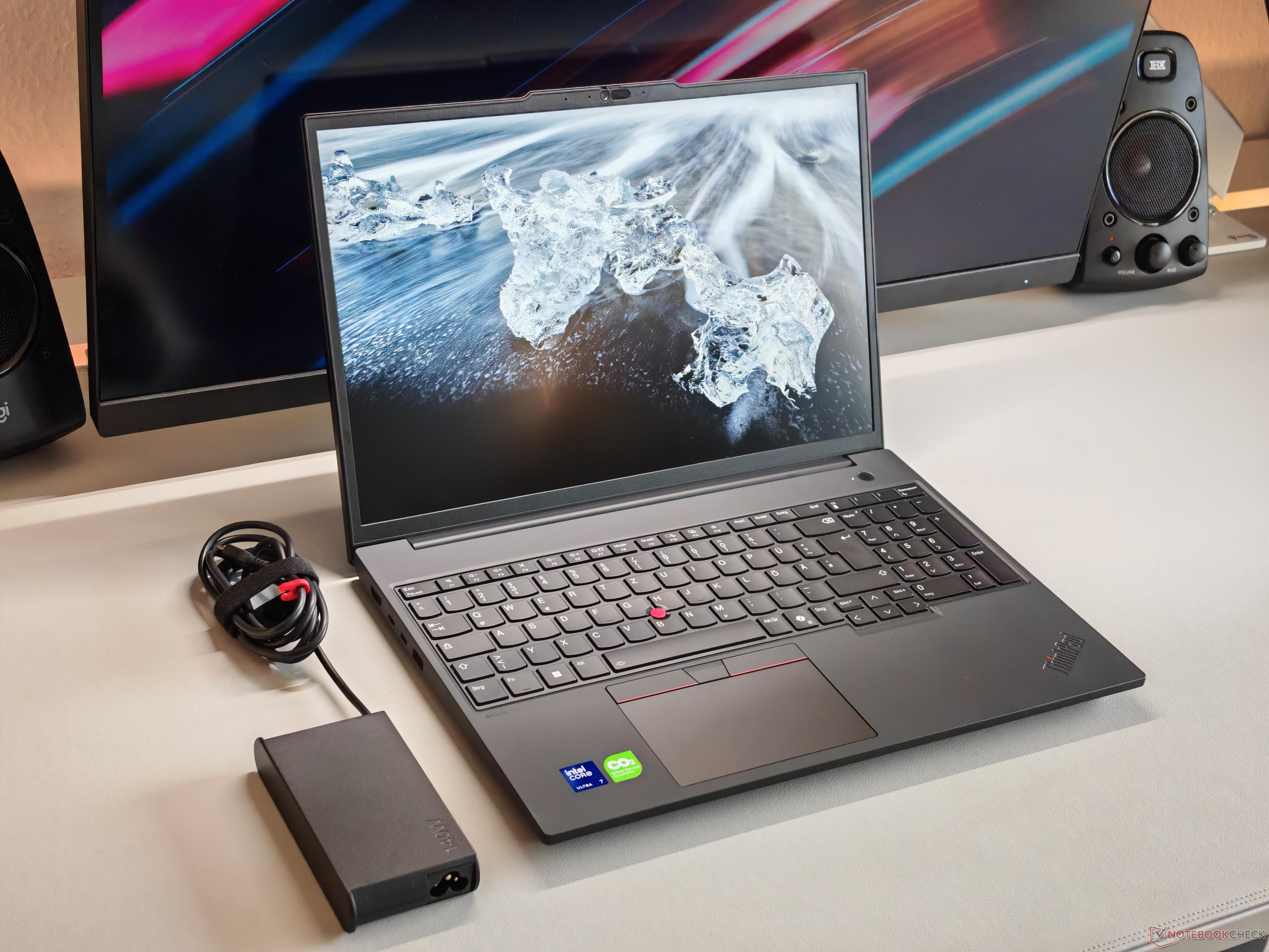 Mobilna stacja robocza z Nvidia RTX PRO 2000 - recenzja Lenovo ThinkPad P16v Gen 3