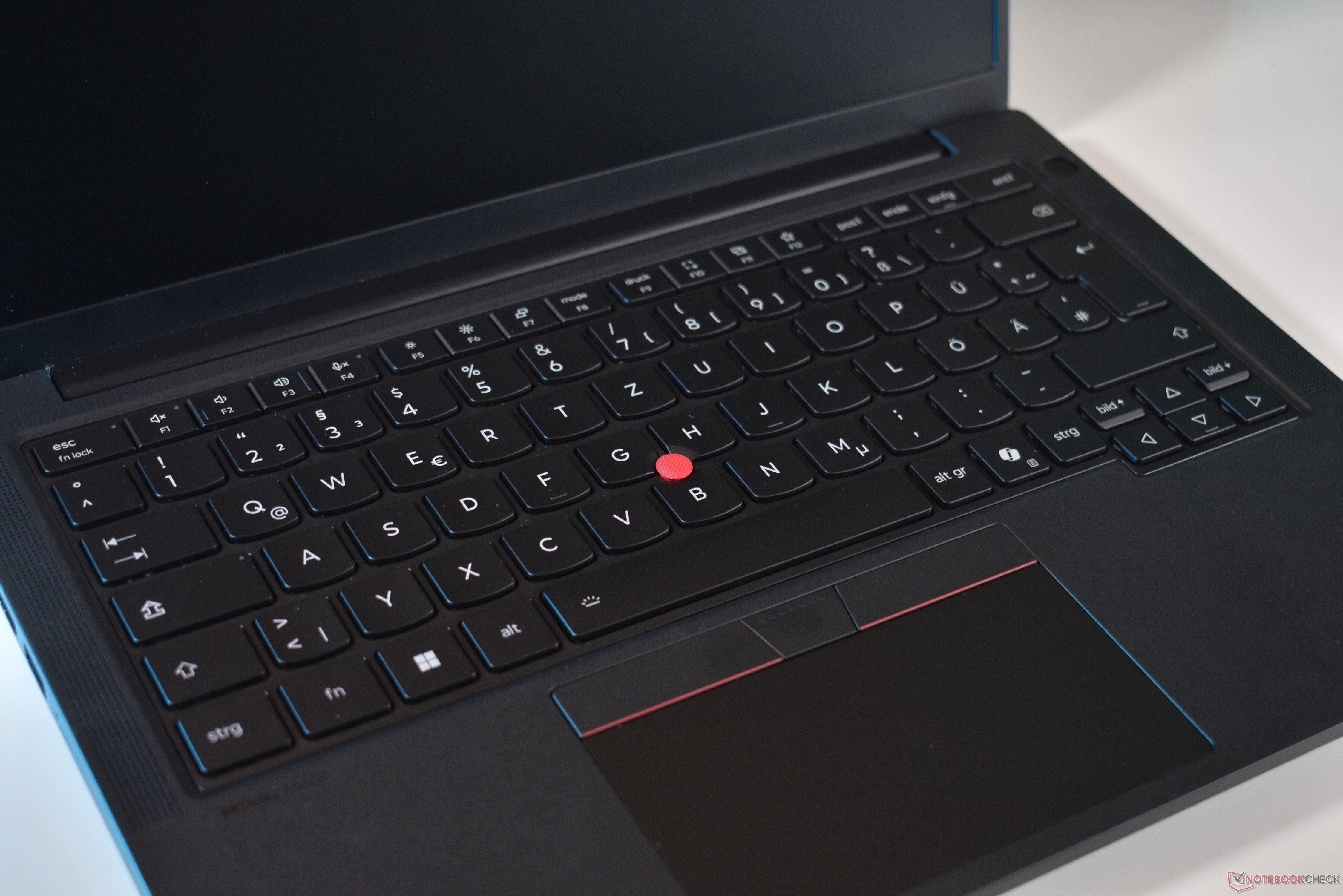 Ten problem z klawiaturą został w końcu naprawiony w nowym ThinkPadzie T14 Gen 7