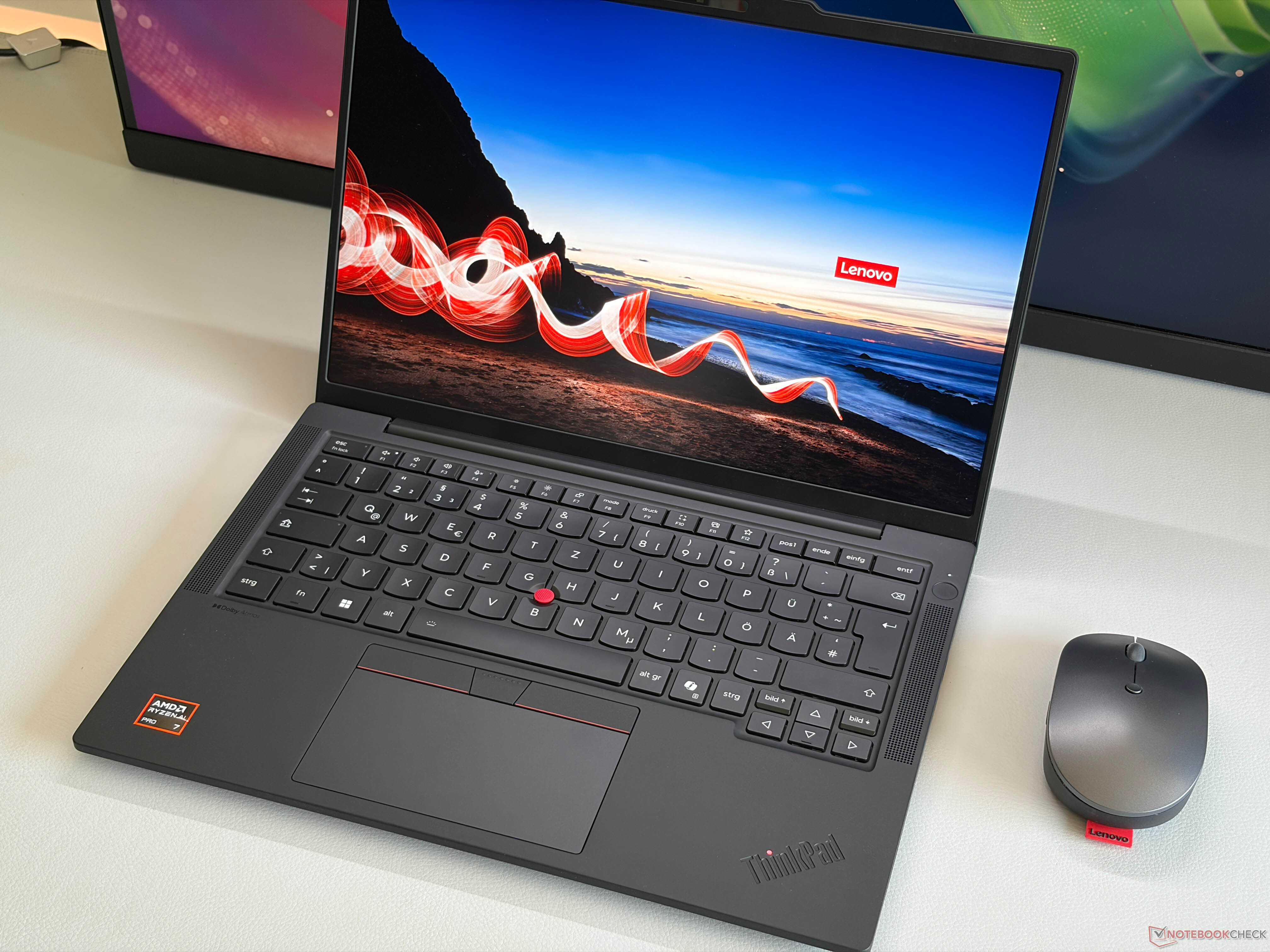 Doskonały laptop biznesowy z 64 GB pamięci RAM – recenzja Lenovo ThinkPad T14s Gen 7 z procesorem AMD