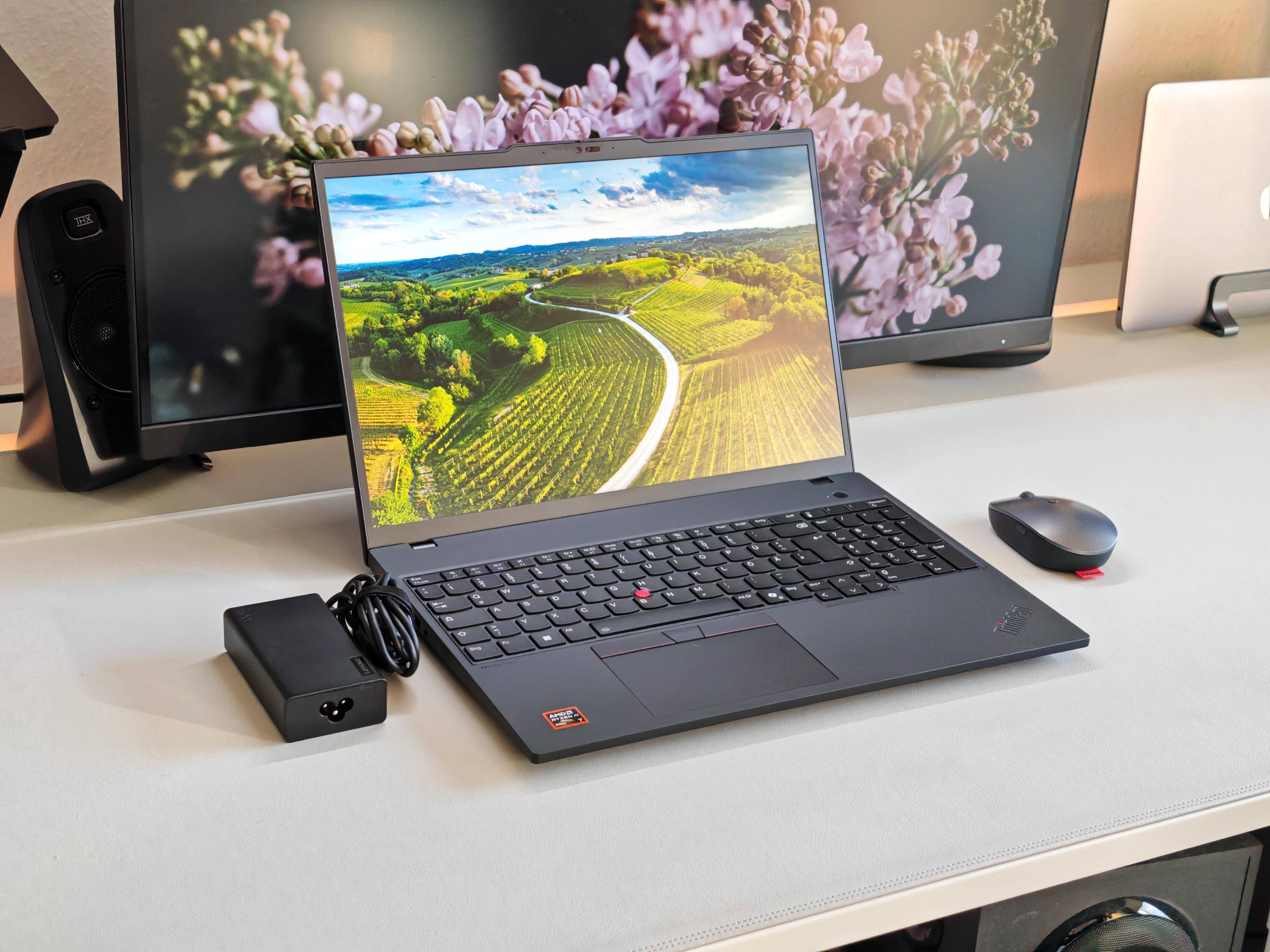 Duży laptop biznesowy z procesorem AMD Ryzen Pro robi wrażenie - recenzja Lenovo ThinkPad T16 Gen 4