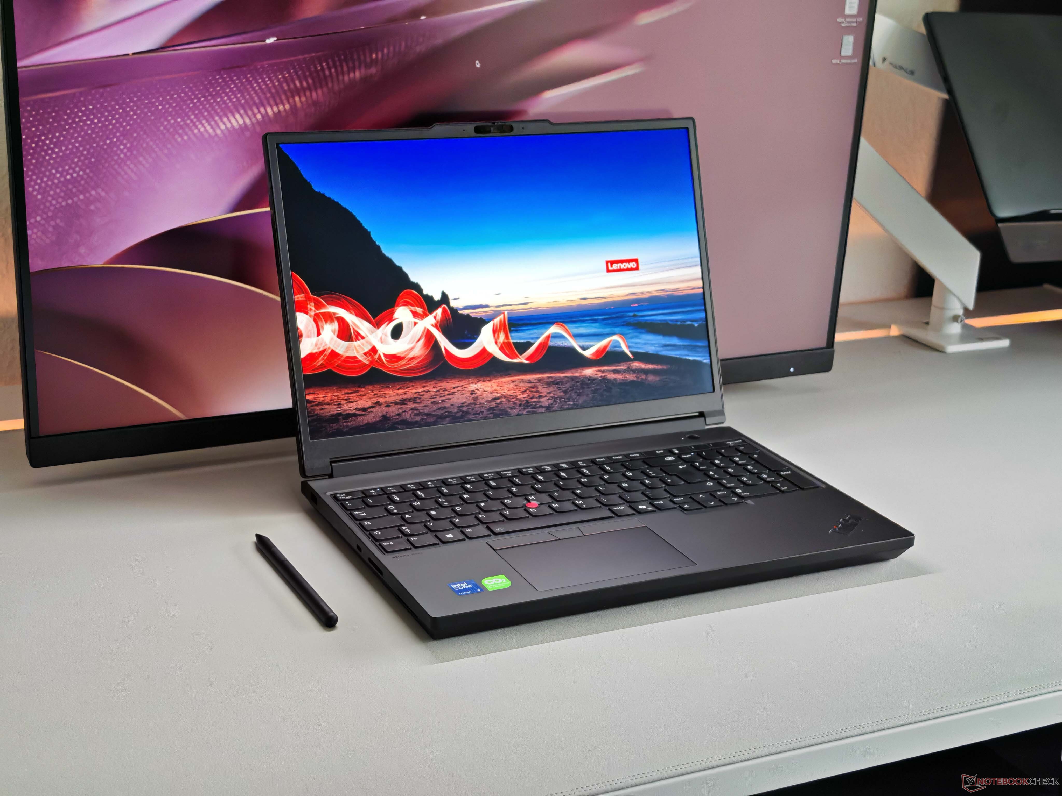 Mobilna stacja robocza o rozczarowującej wydajności - recenzja Lenovo ThinkPad T16g Gen 3