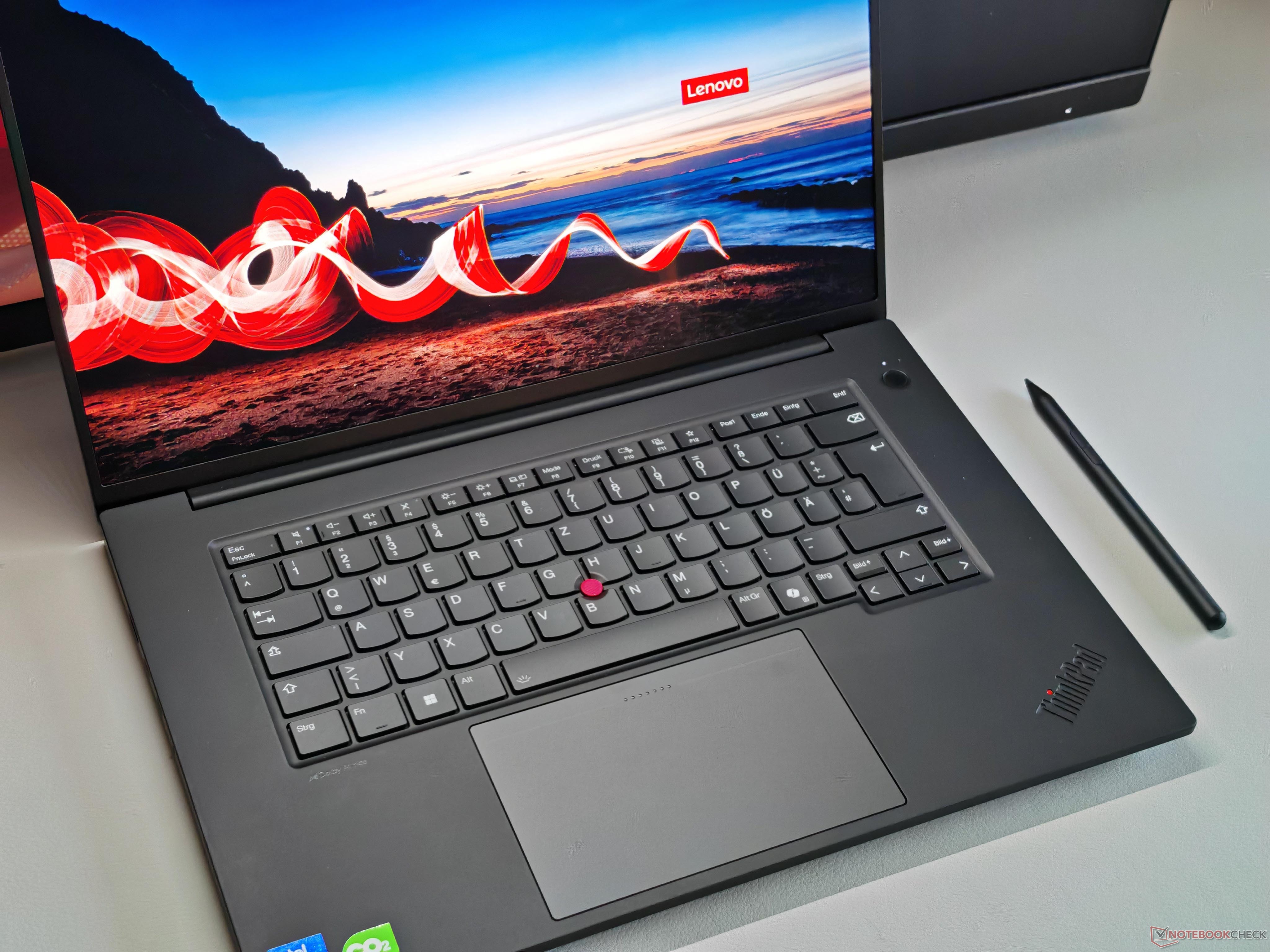 Wysoka jakość, świetna klawiatura, CAMM2-RAM, matowy Tandem-OLED - ThinkPad T1g Gen 8 to flagowy laptop Lenovo