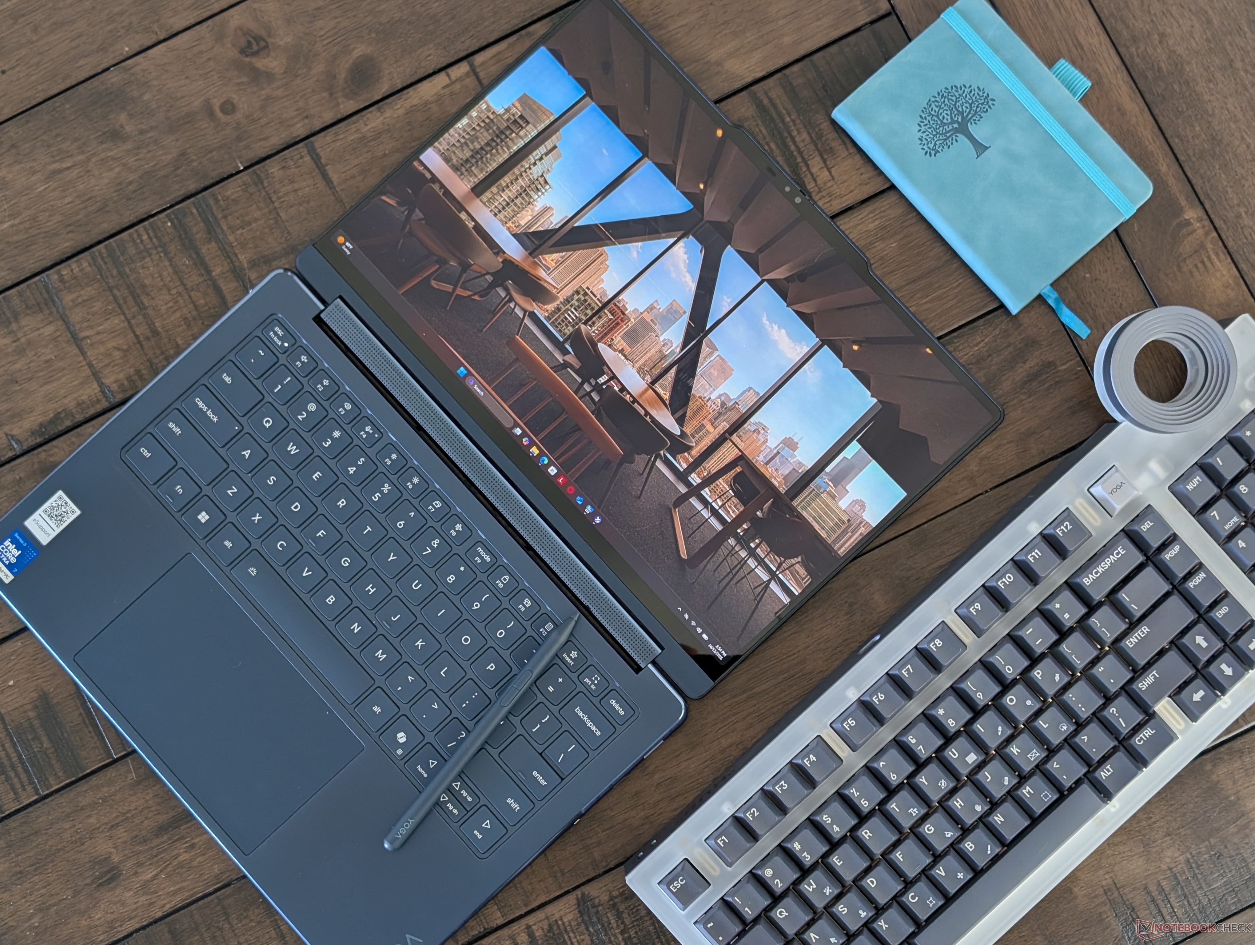 Recenzja Lenovo Yoga 9 2-in-1 14IPH11: Panther Lake ogranicza możliwości skądinąd świetnego laptopa konwertowalnego