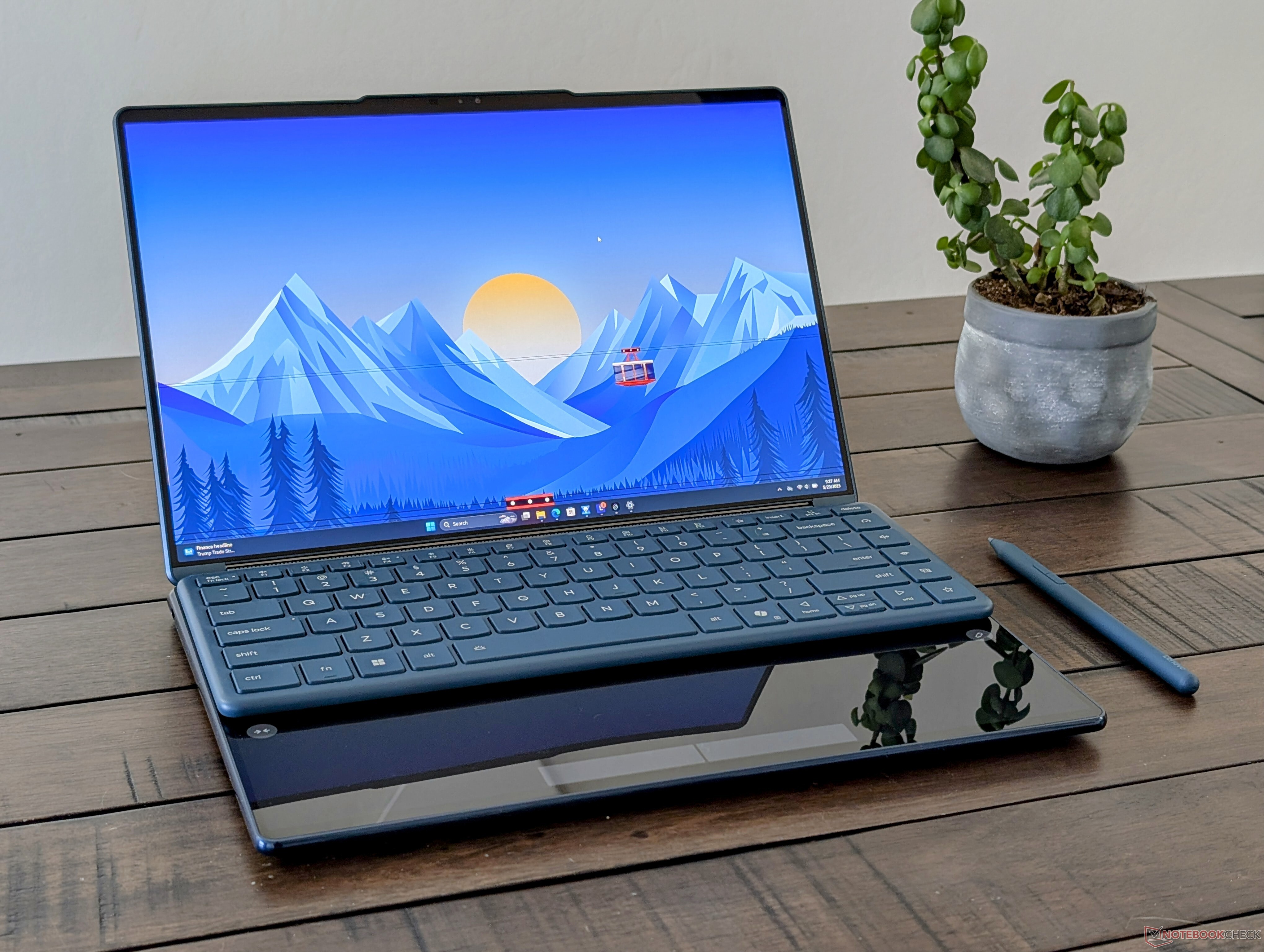 Recenzja konwertowalnego Lenovo Yoga Book 9 14IAH10: Podwójny ekran bez podwójnej wagi