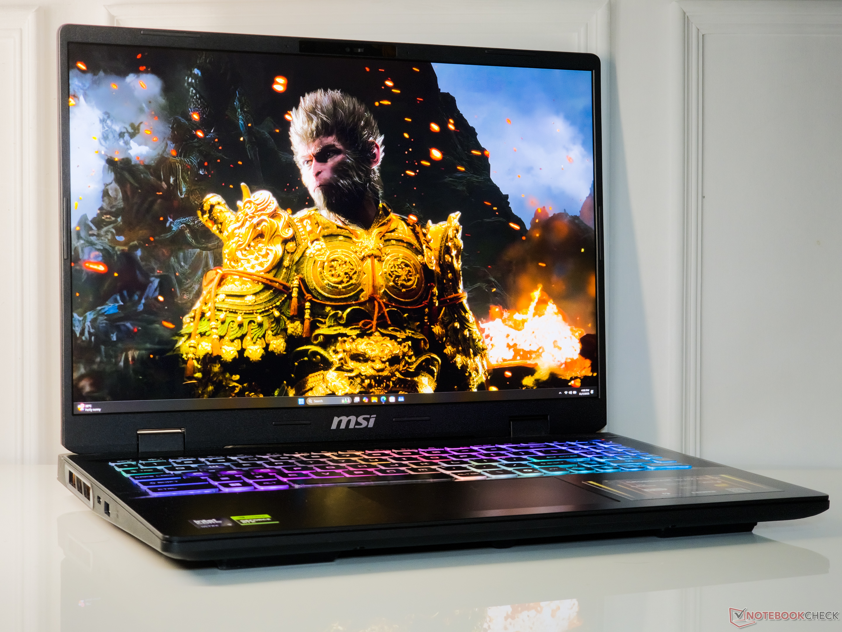 Recenzja laptopa MSI Crosshair 16 HX AI: Solidna wydajność z zastrzeżeniami, które nie psują podstawowych wrażeń z gry