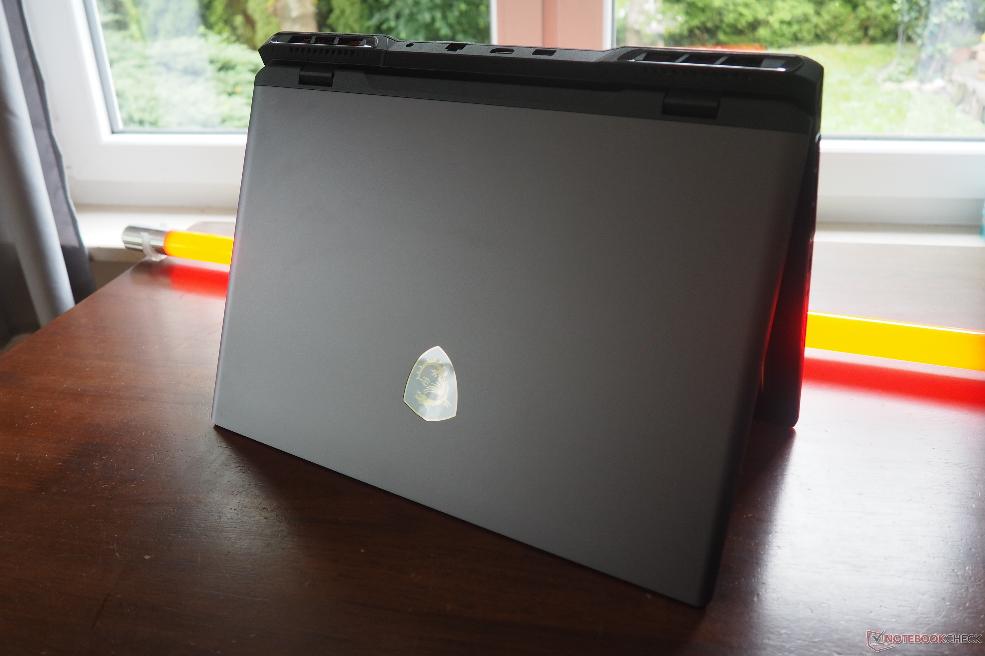 Żegnaj ograniczenie procesora: MSI Crosshair A17 HX daje czadu dzięki procesorowi AMD Ryzen 9 8940HX