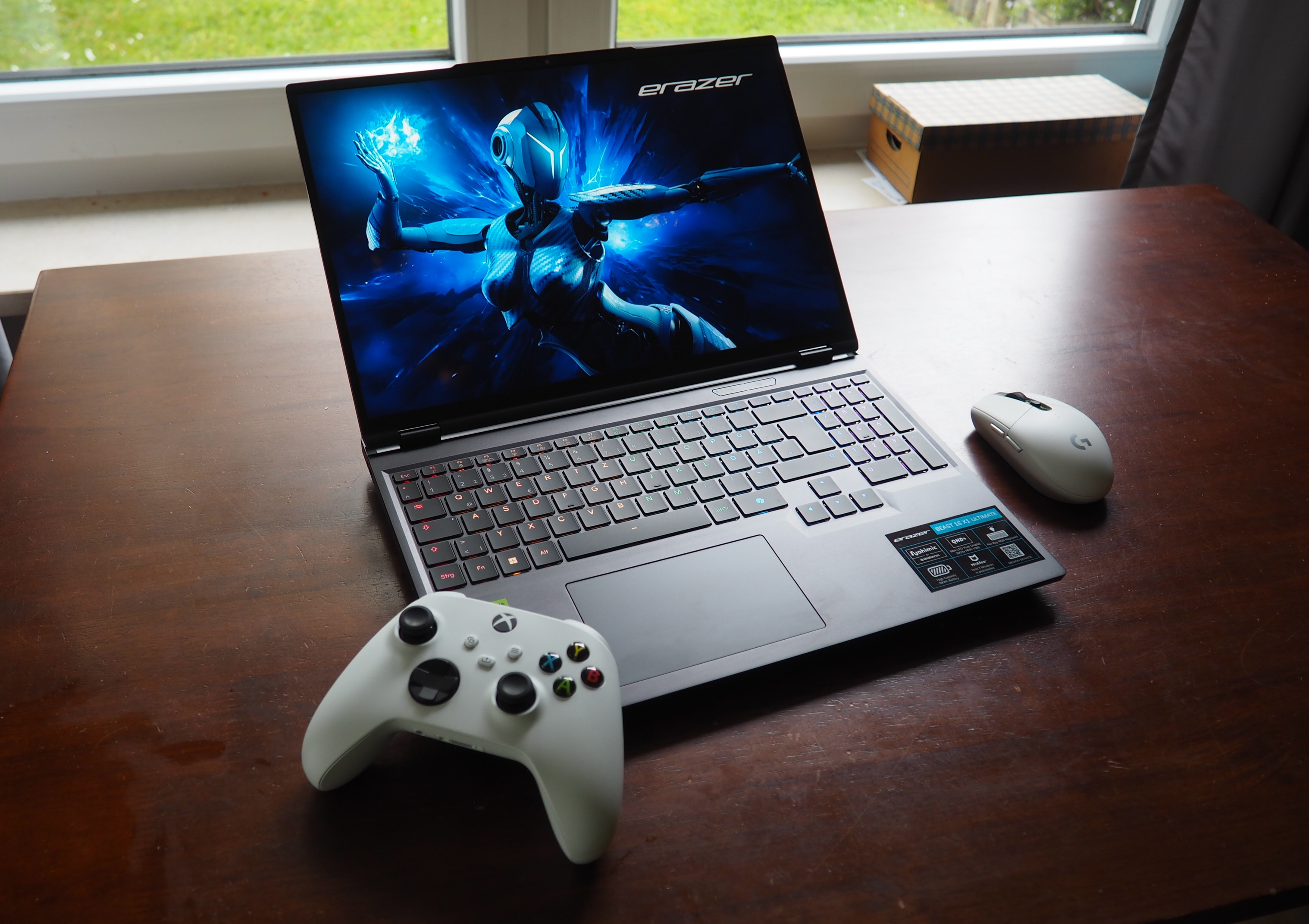 Recenzja laptopa Medion Erazer Beast 16 X1: RTX 5090 dla graczy z opcjonalnym chłodzeniem wodnym