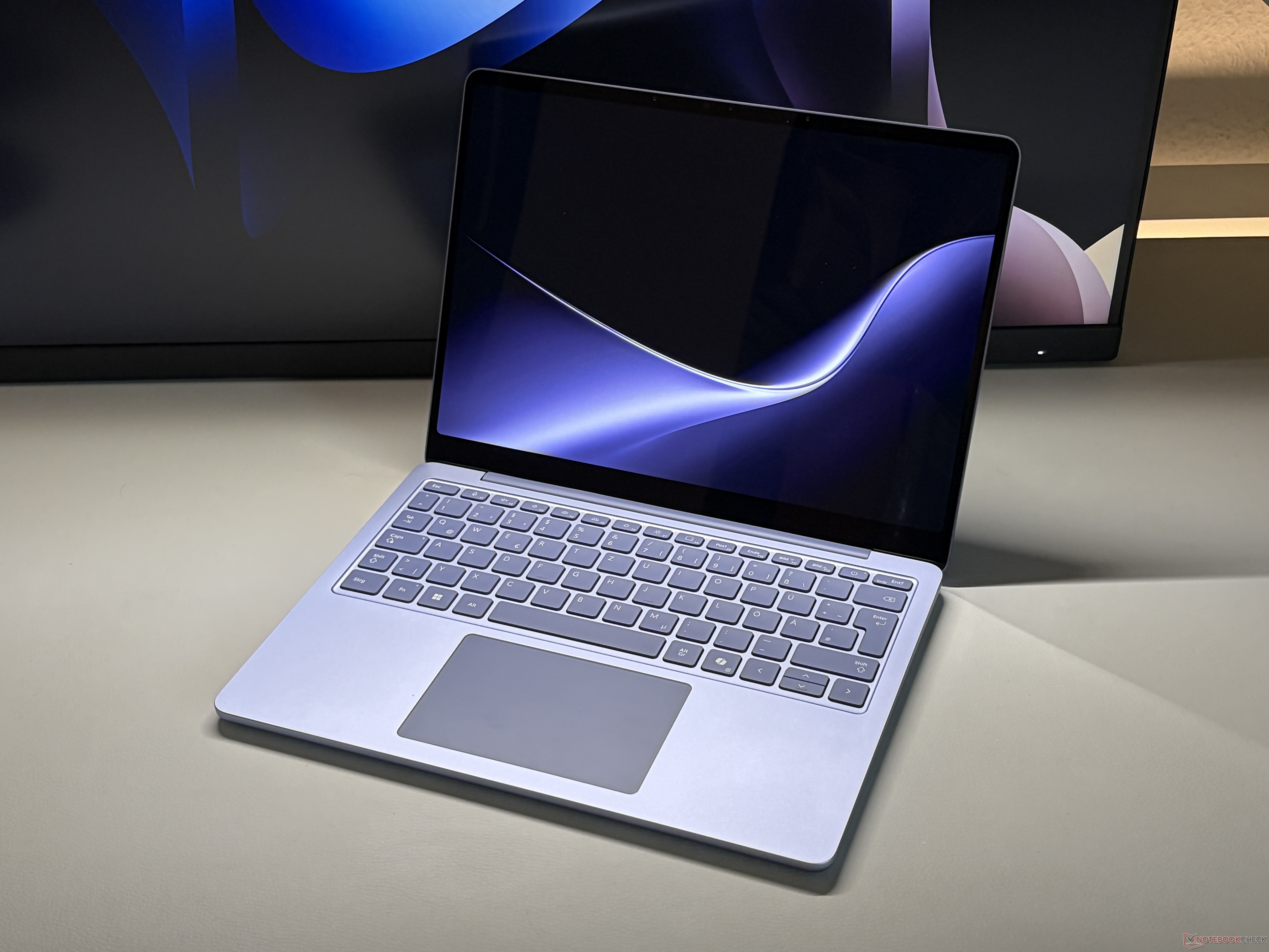 Obecnie w testach: Microsoft Surface Laptop 13, niestety przez cały czas z wentylatorem