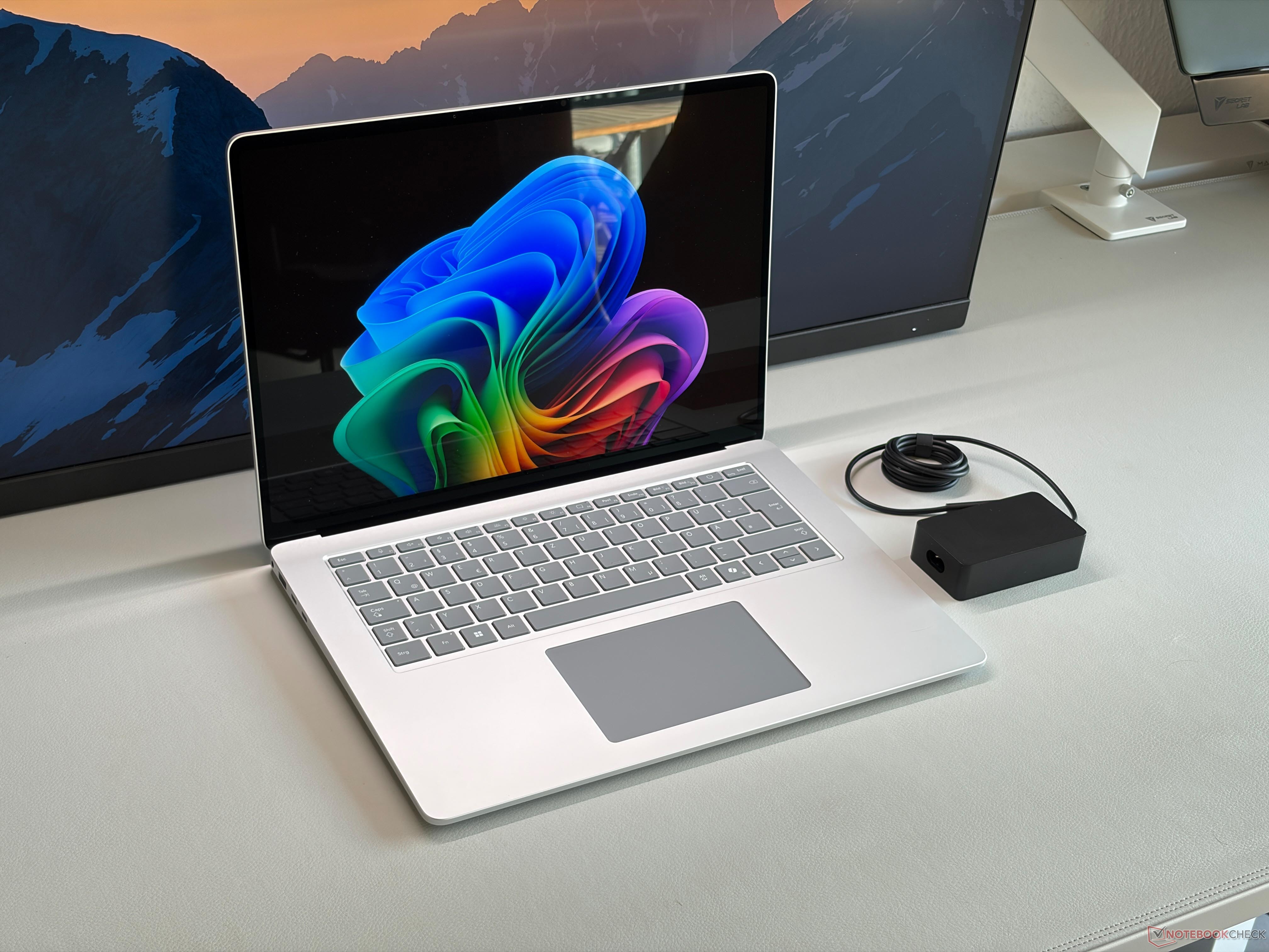 Intel wyraźnie pokonuje Snapdragona - recenzja Microsoft Surface Laptop 15 Gen 8