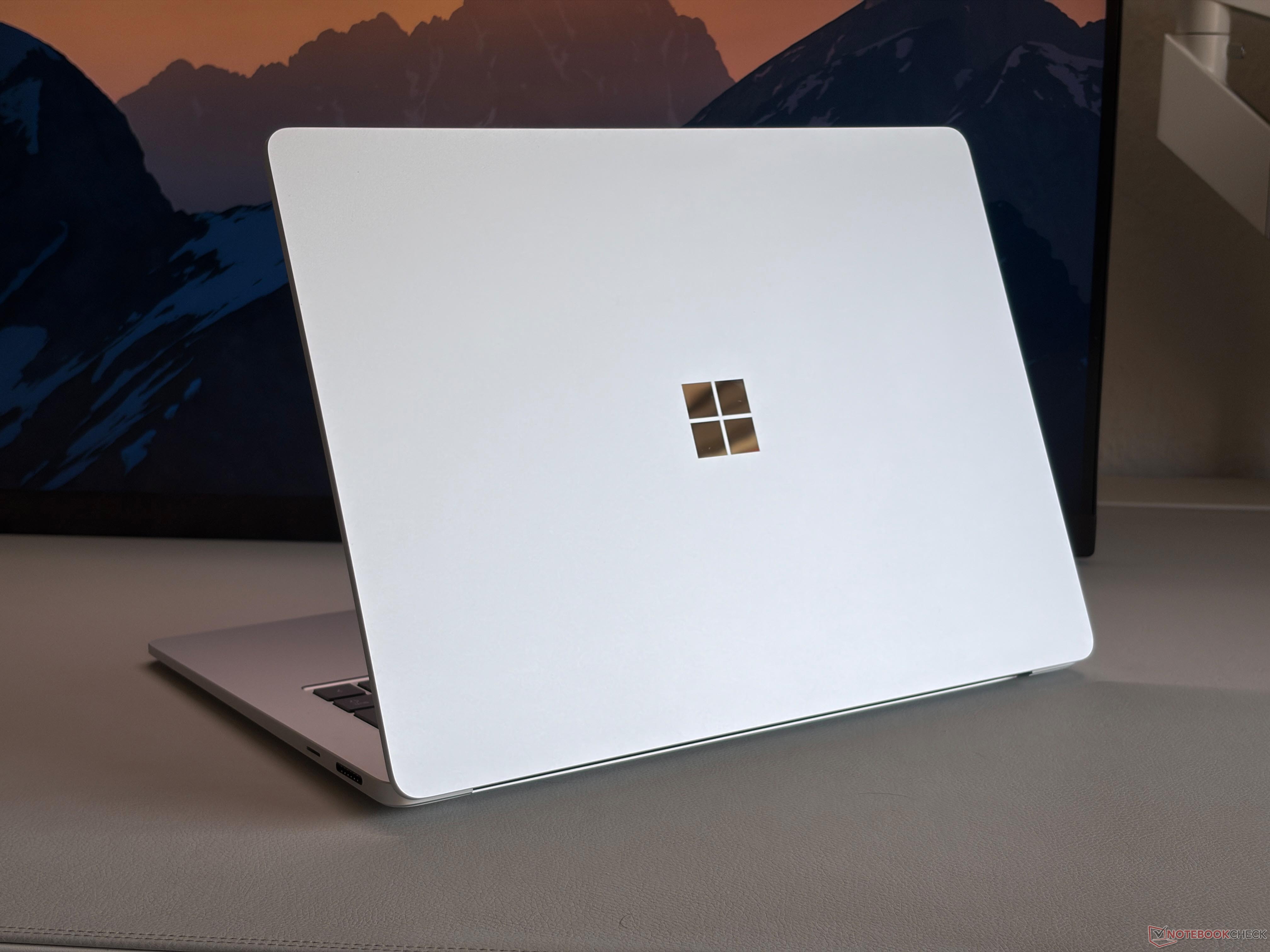 Kolejny cios dla Windows on ARM - Surface Laptop 15 z Intelem znów jest lepszy od modelu ze Snapdragonem
