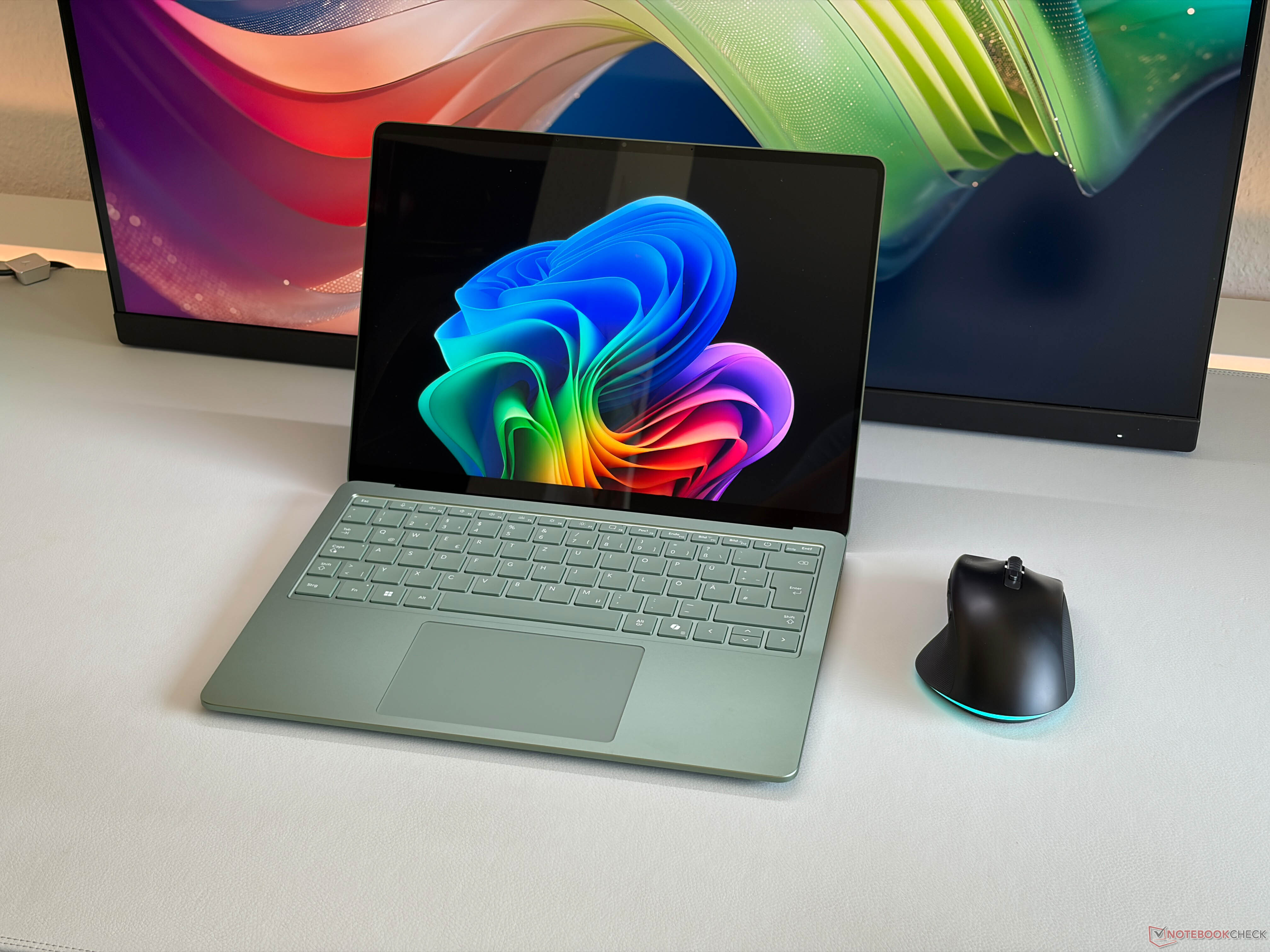 Snapdragon X2 Plus jest znacznie szybszy – recenzja laptopa Microsoft Surface Laptop 13,8 z 2026 r.