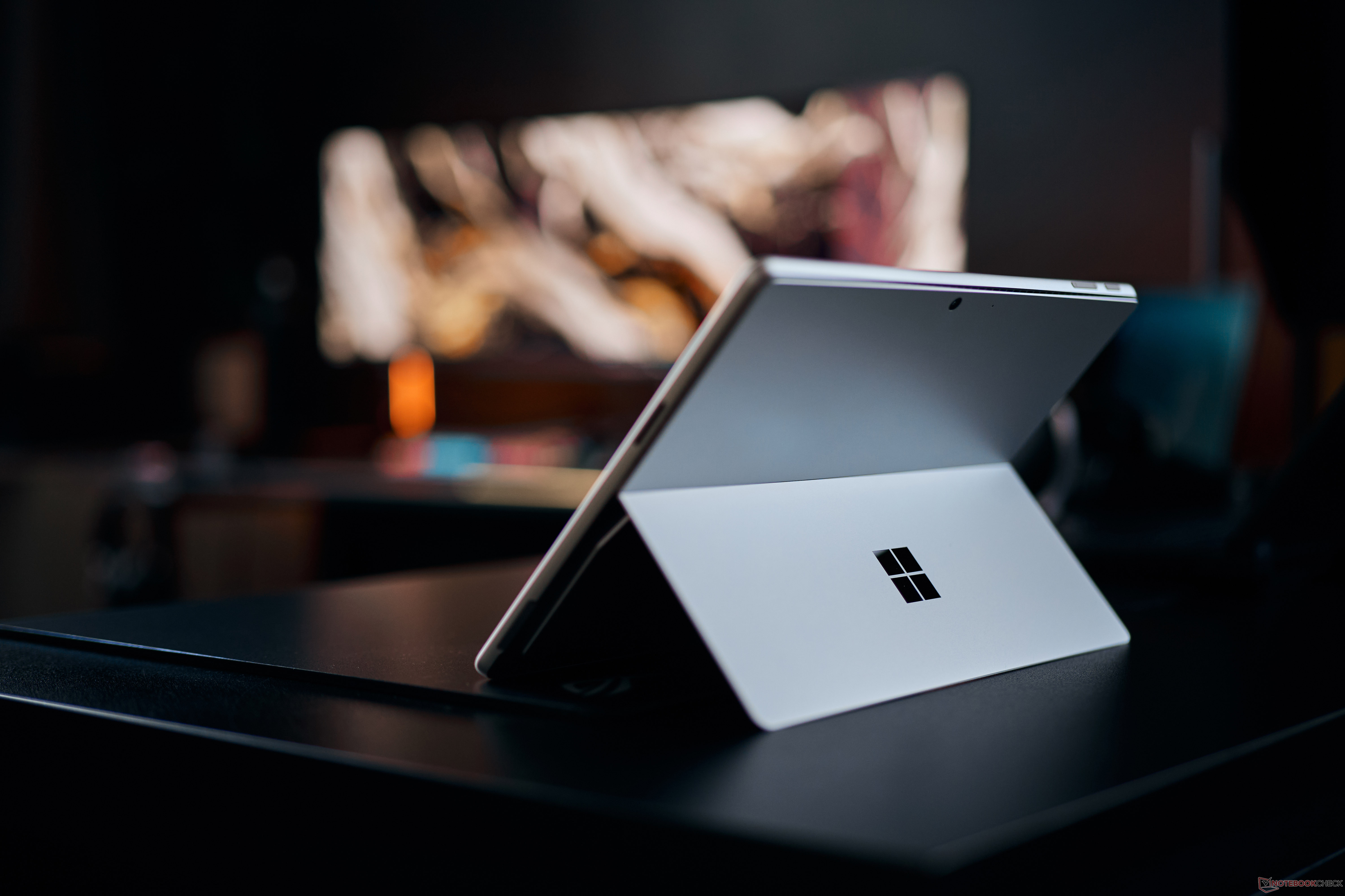 Lunar Lake vs. Snapdragon w kabriolecie - recenzja Microsoft Surface Pro OLED dla firm