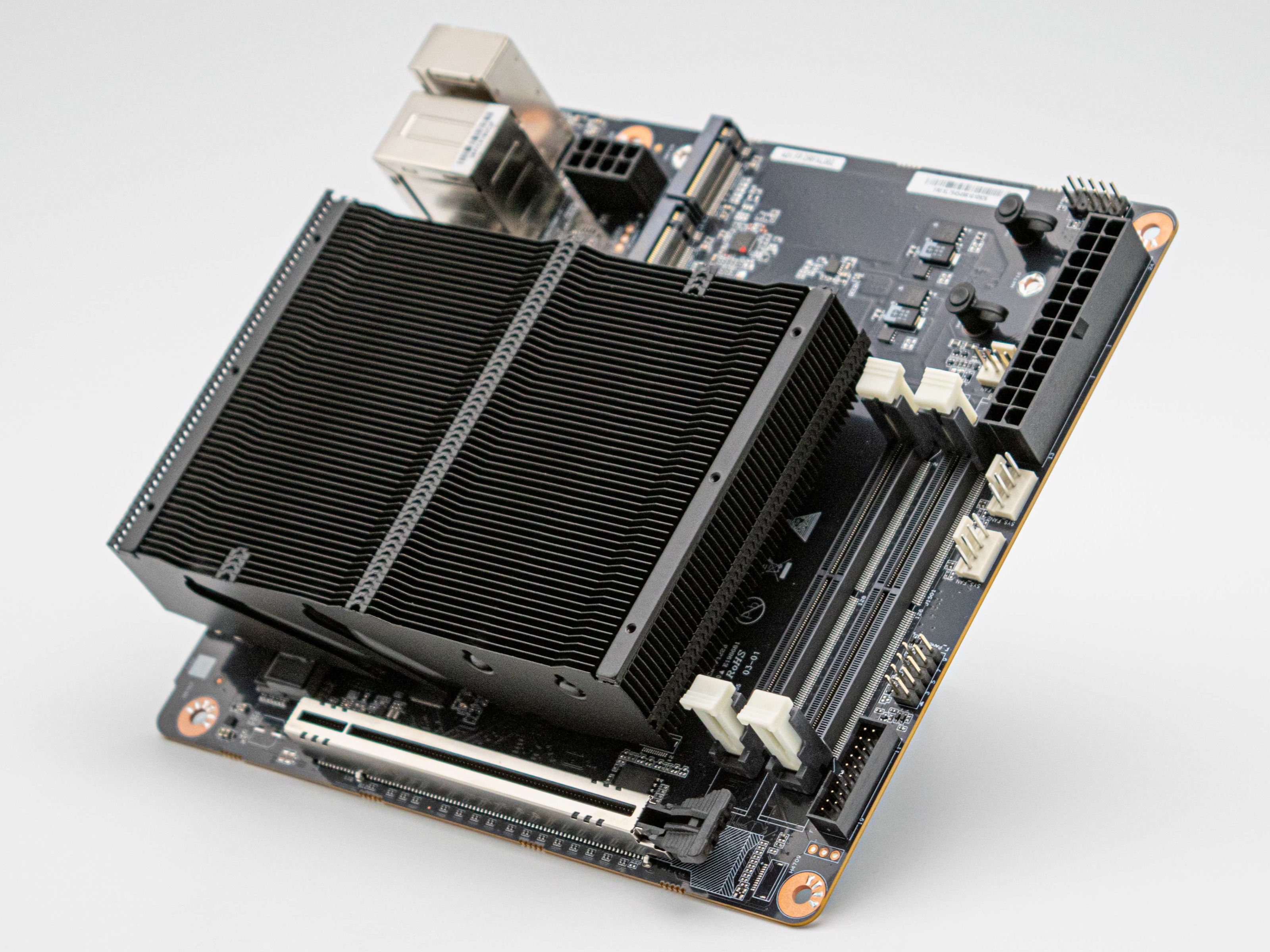 Recenzja Minisforum BD795i SE: Płyta główna Mini-ITX do komputerów stacjonarnych z procesorem AMD Ryzen 9 jako rozwiązanie DIY dla mini-komputerów do gier