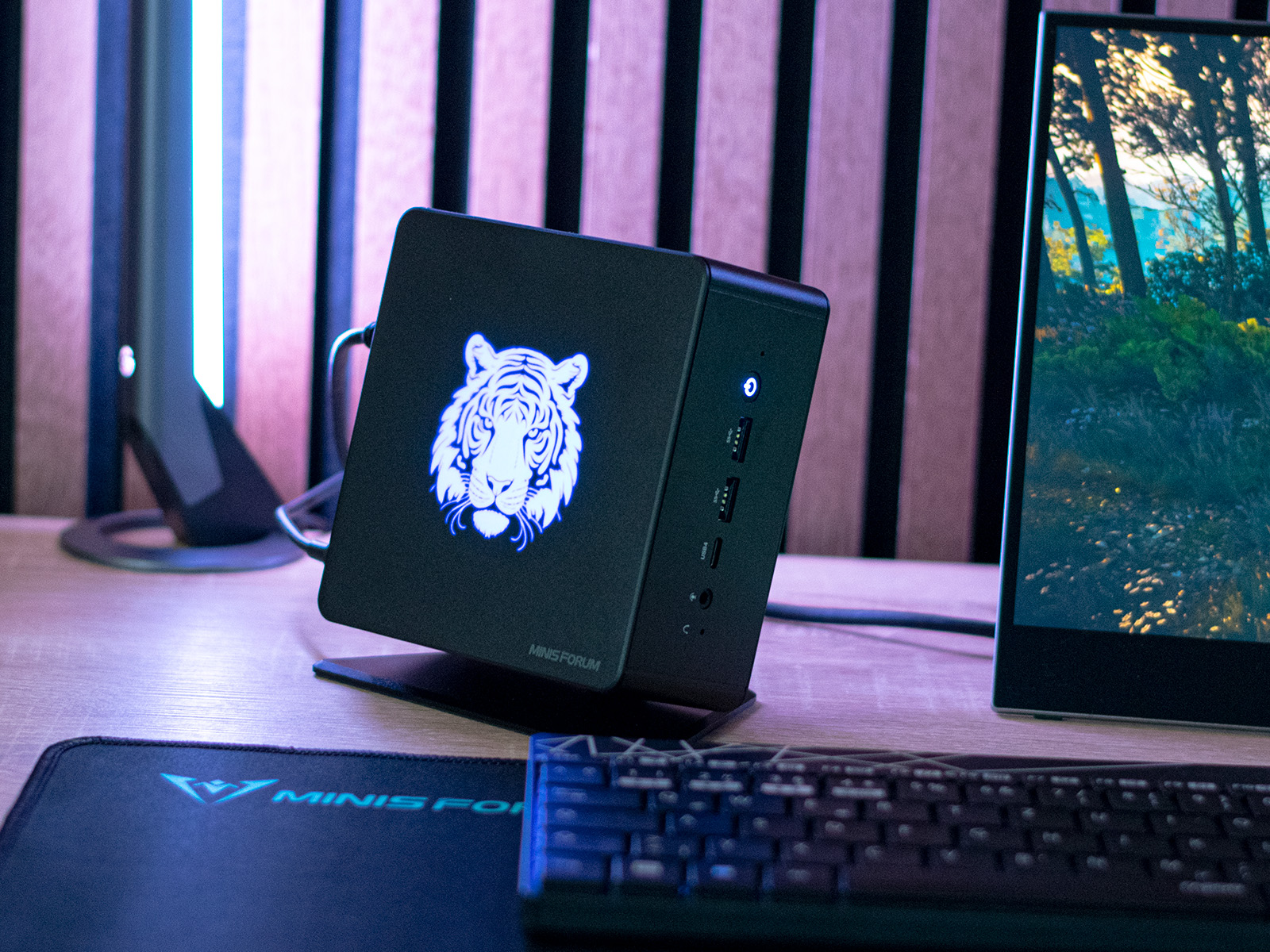 Recenzja Minisforum EliteMini UM780 XTX: Mini PC z
