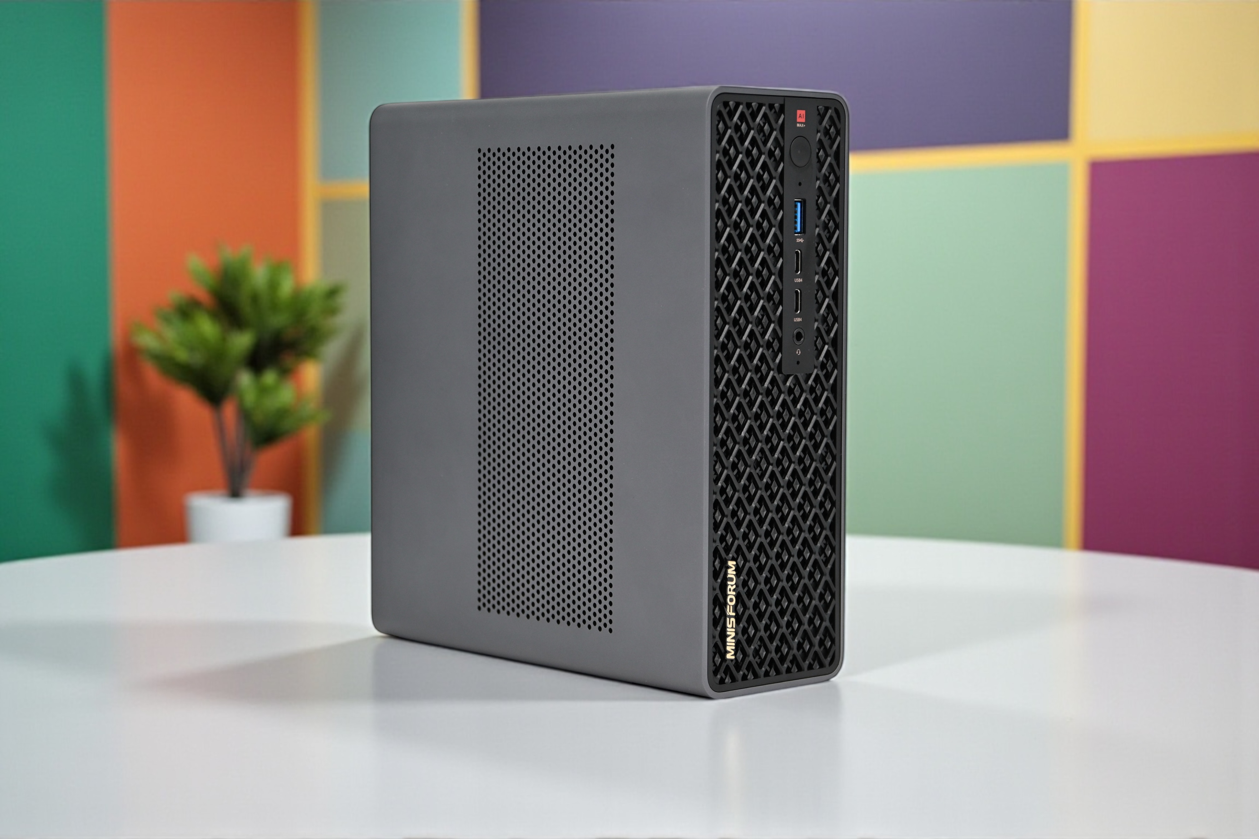 Jeden z najpotężniejszych mini PC 2025 roku! Recenzja Minisforum MS-S1 Max - AMD Strix Halo Power, 128 GB RAM i Radeon 8060S dla profesjonalistów i AI