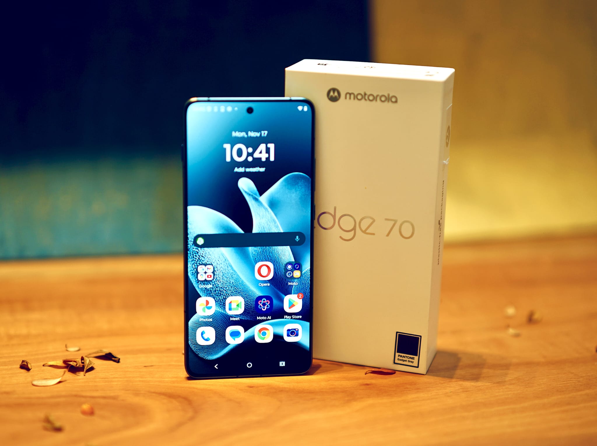 Ile telefona pozostało, gdy smukłość rządzi Motorolą Edge 70?