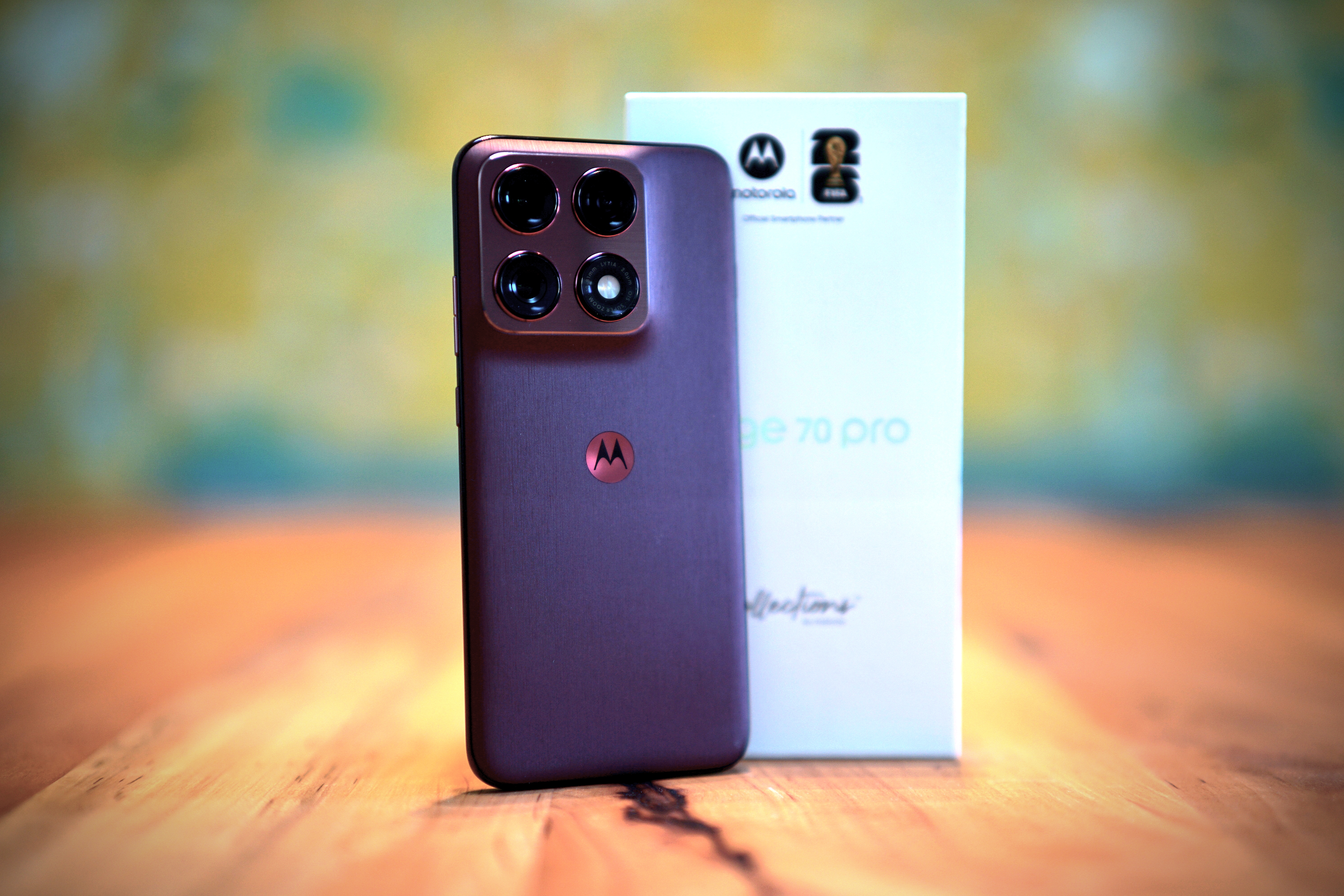 Smukły telefon z wydajnymi aparatami i długim czasem pracy na baterii, ale z jedną poważną wadą – recenzja telefona Motorola Edge 70 Pro
