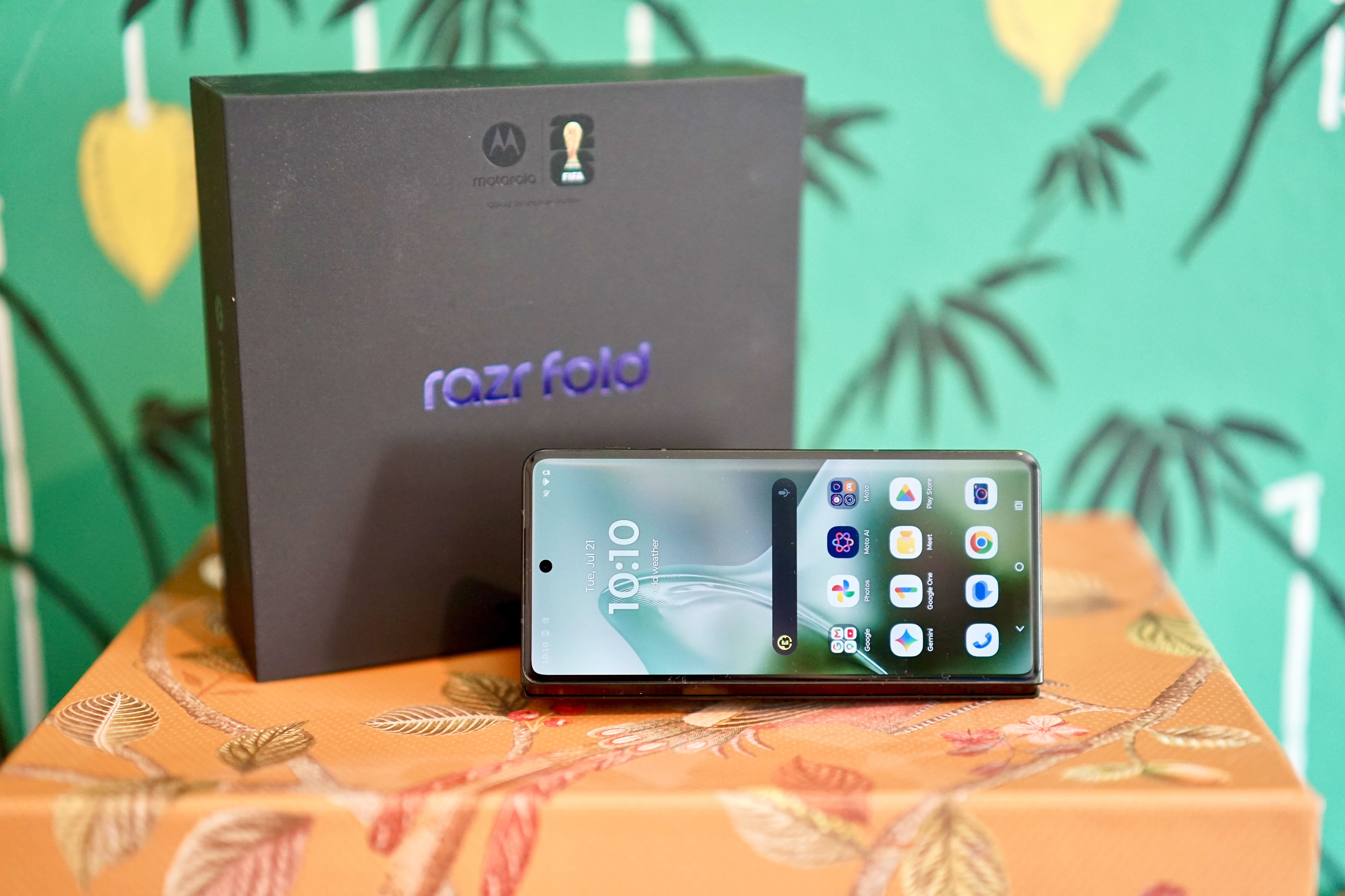 Czy debiut klapki Motoroli okazał się na tyle udany, iż Samsung ma powody do niepokoju? – Recenzja telefona Razr Fold
