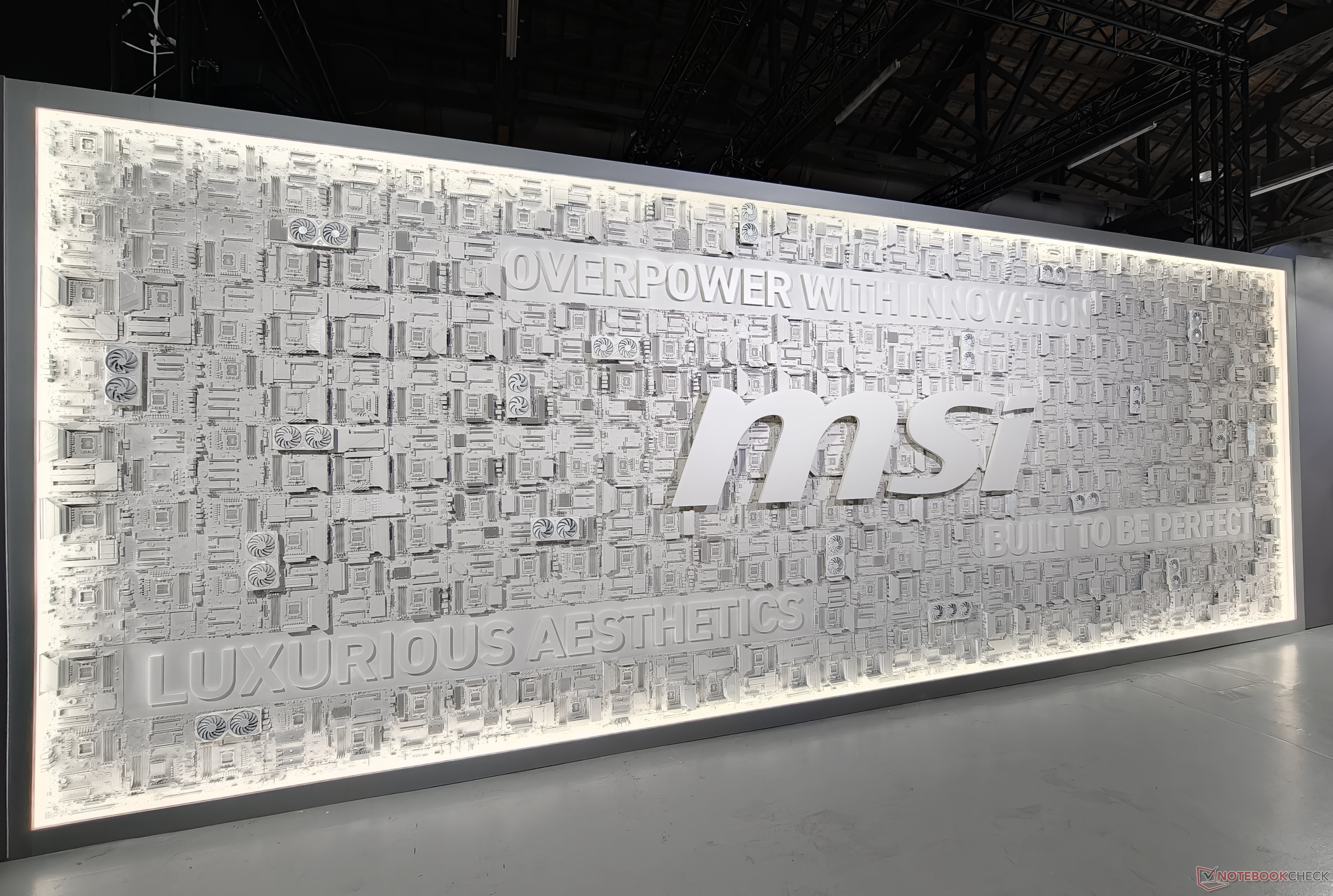 40 lat firmy MSI: Podróż przez historię technologii – od pierwszych płyt głównych z procesorami 286 i K7 po modele X870E Godlike, Titan 18 HX AI oraz Claw 8 EX AI+