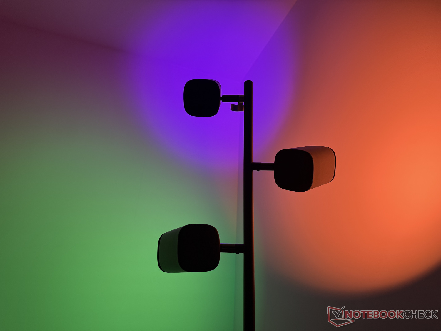 Inteligentne lampy podłogowe ze spektakularnymi efektami świetlnymi: Recenzja Govee Tree, Uplighter i Torchiere