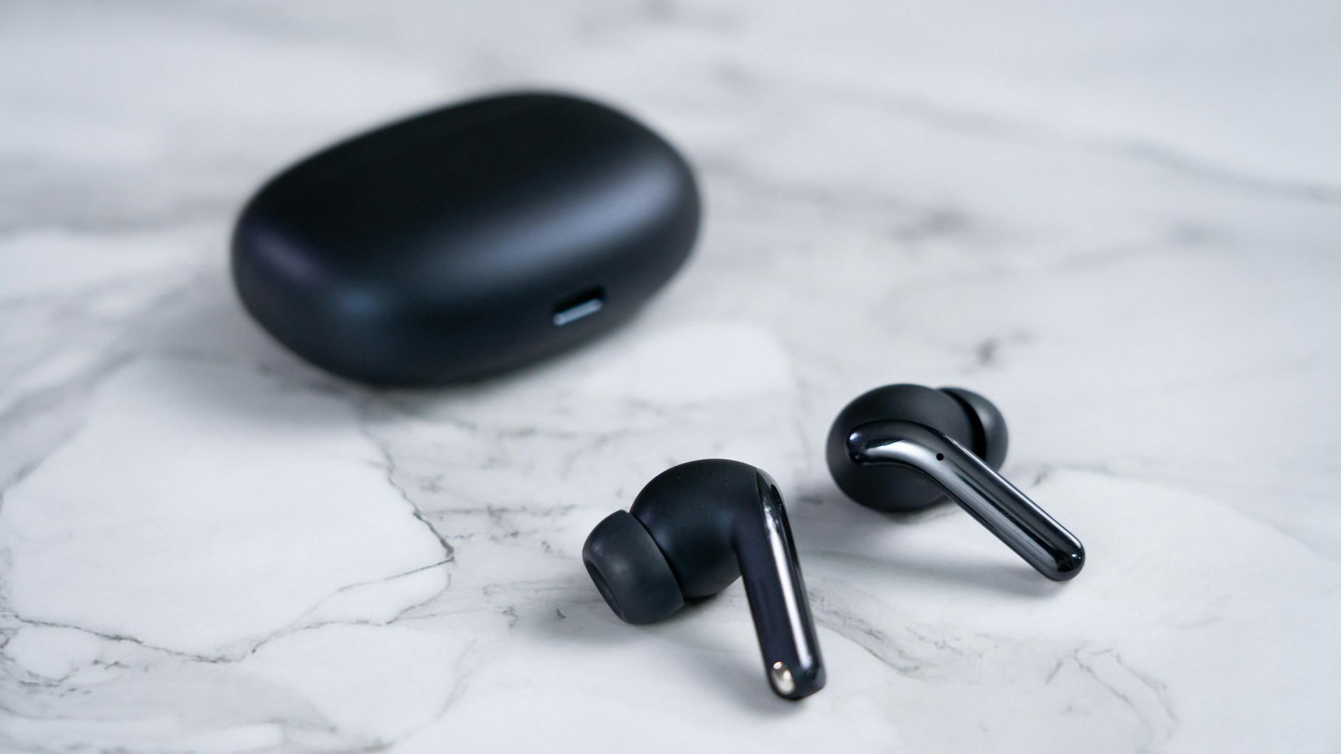 Xiaomi Buds 3T Pro (źródło obrazu: Amanz - Unsplash)