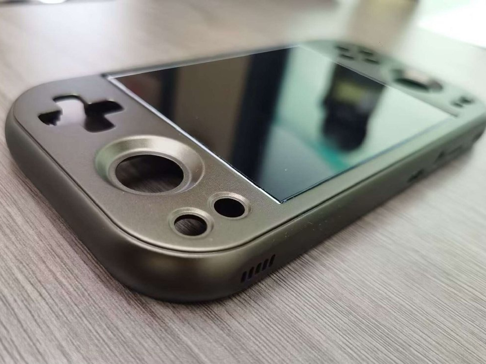 Anbernic RG477M: Pierwsze przecieki identyfikują nowy retro handheld do gier z metalową obudową i potężnym sprzętem
