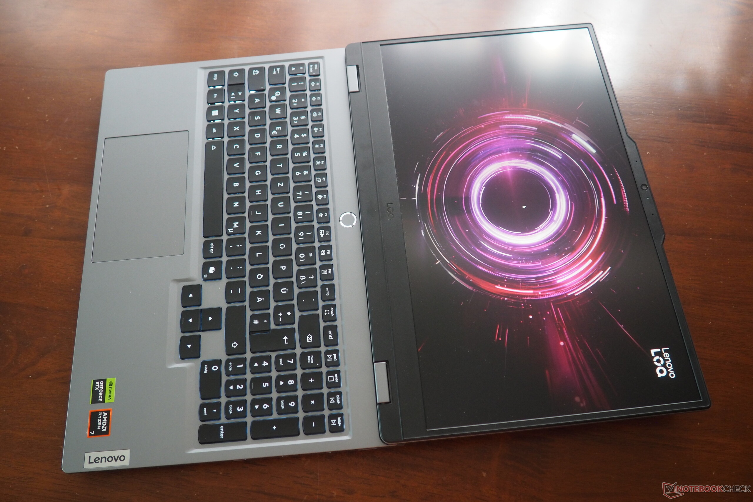 Który laptop do gier z RTX 5060 jest lepszy w ofercie Lenovo: LOQ 15 czy Legion 5 15?