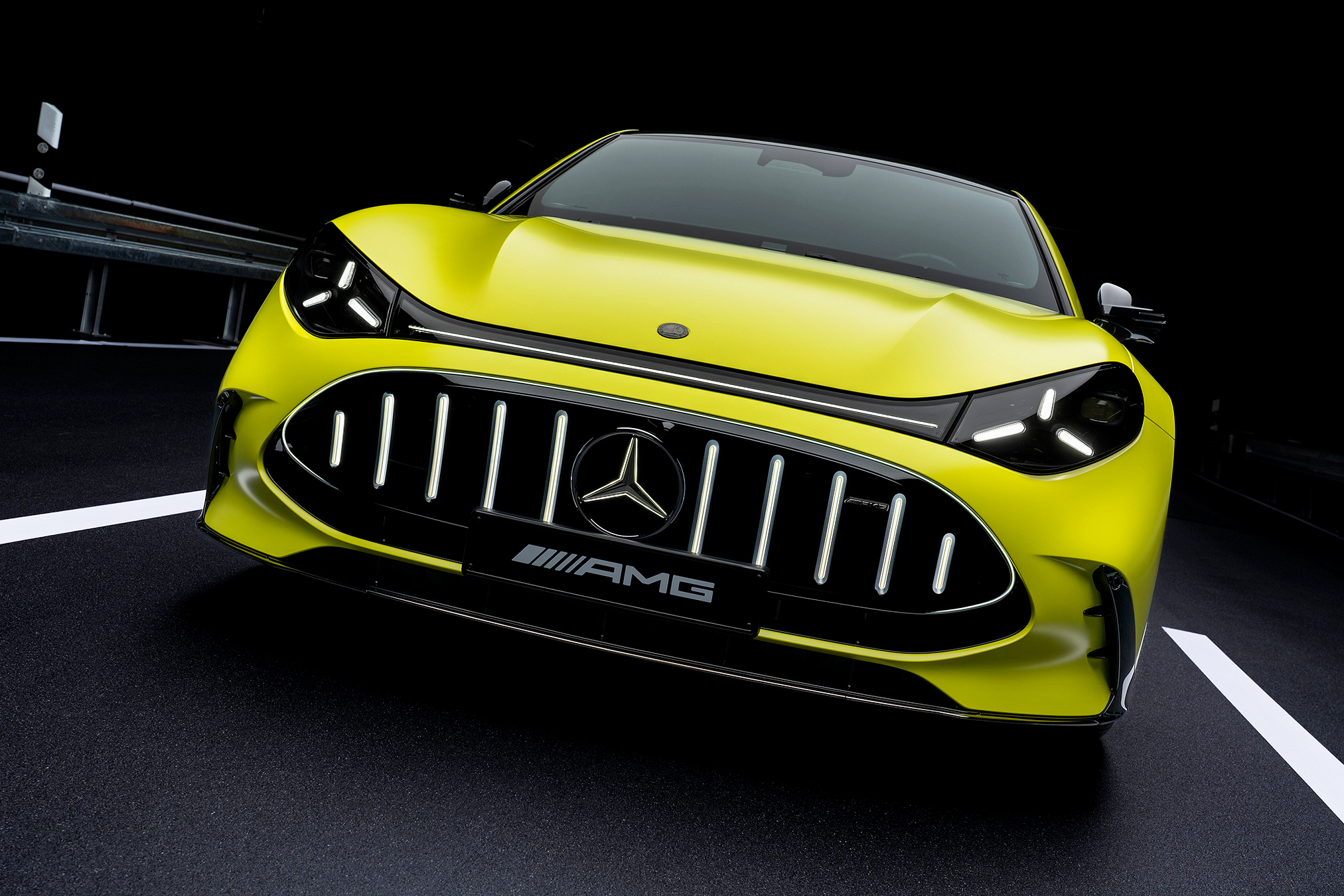 Mercedes-AMG GT 4-Door Coupe: Brutalny elektryczny samochód wyczynowy o mocy 1153 KM osiąga 125 mil na godzinę w 6,4 sekundy
