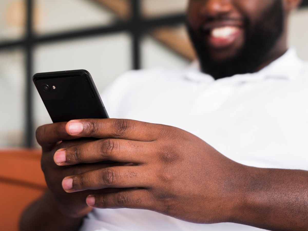 Smartfon za 40 dolarów: Podwyżki cen komponentów i obciążenia VAT ograniczają cele 4G