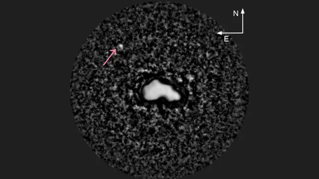 Zdjęcie przedstawiające asteroidę 44 Nysa i jej księżyc.