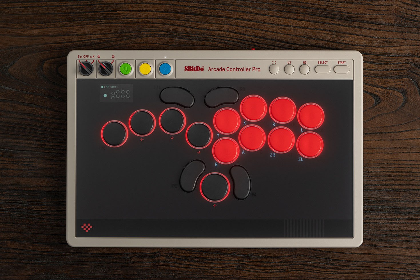 Kontroler Arcade Controller Pro firmy 8BitDo jest wyposażony w wyświetlacz, niestandardowe przełączniki oraz dostępny jest w przepięknej białej wersji