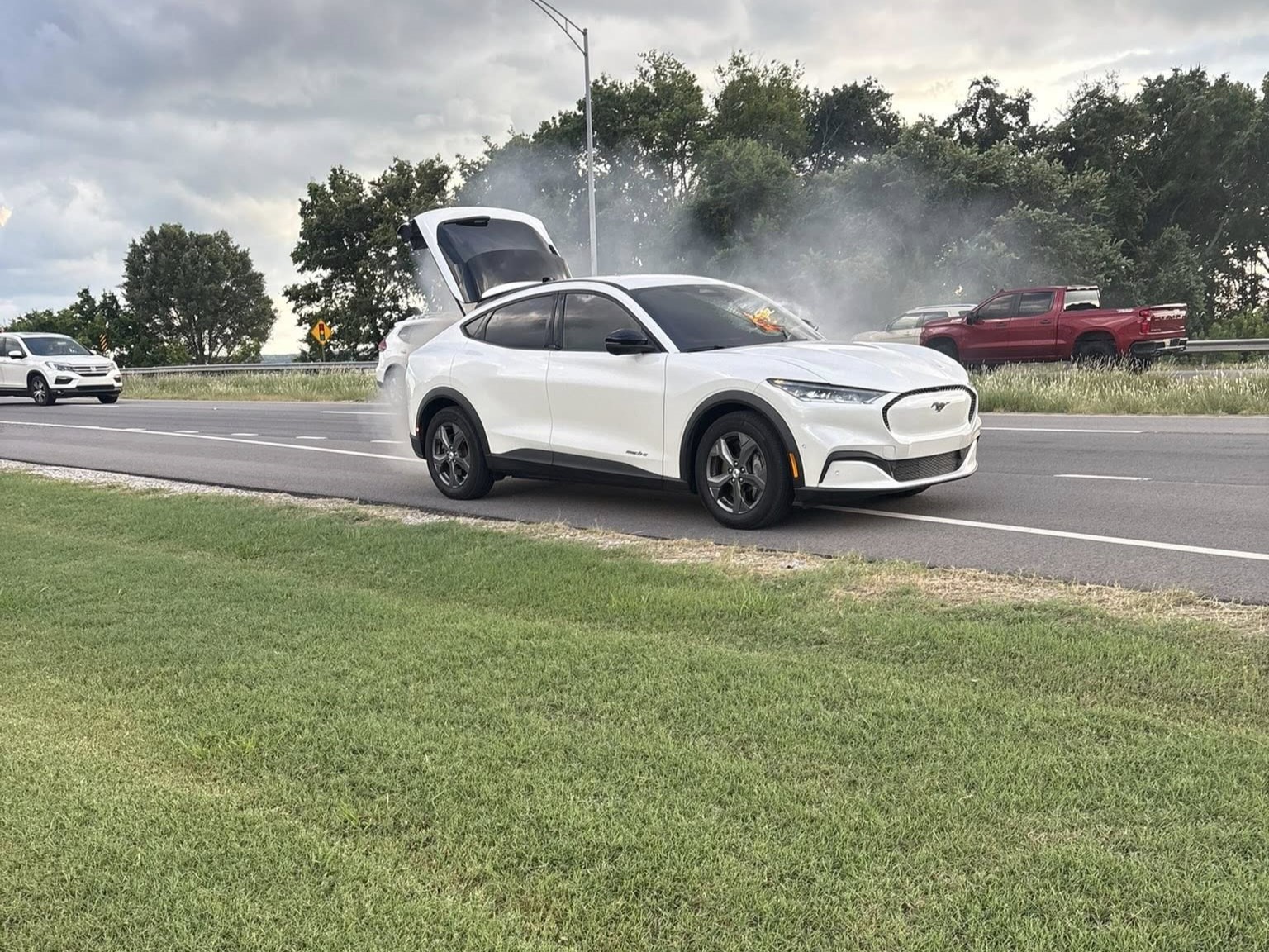 Ford EV zapala się podczas jazdy, a firma obwinia czynniki zewnętrzne