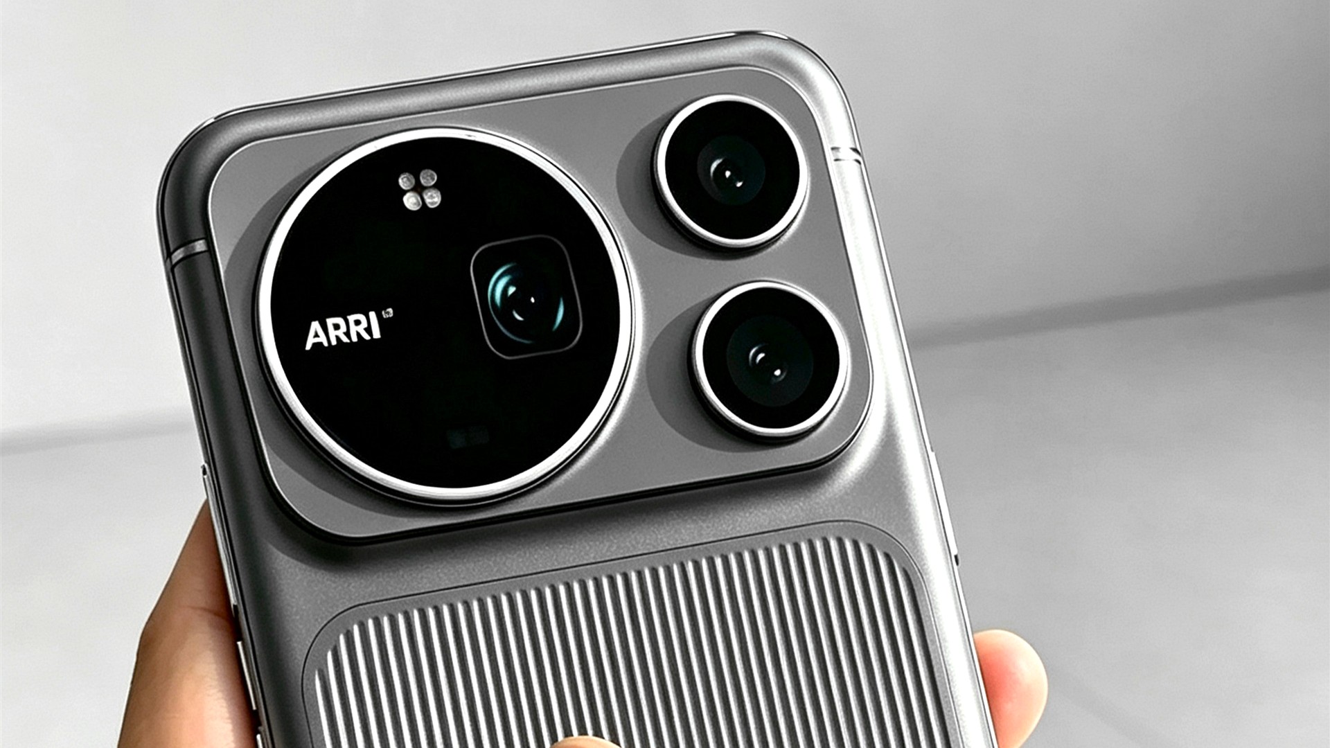 Flagowy model kamery firmy Arri będzie wyposażony w kwadratową matrycę i 3-stopniowy system stabilizacji