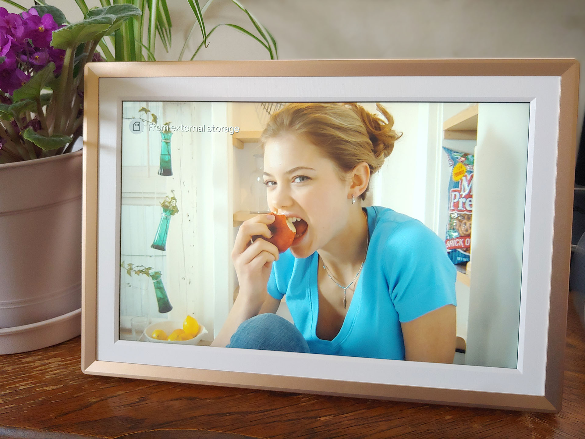 Praktyczna recenzja cyfrowej ramki na zdjęcia Arzopa D14: Nieograniczone przechowywanie zdjęć