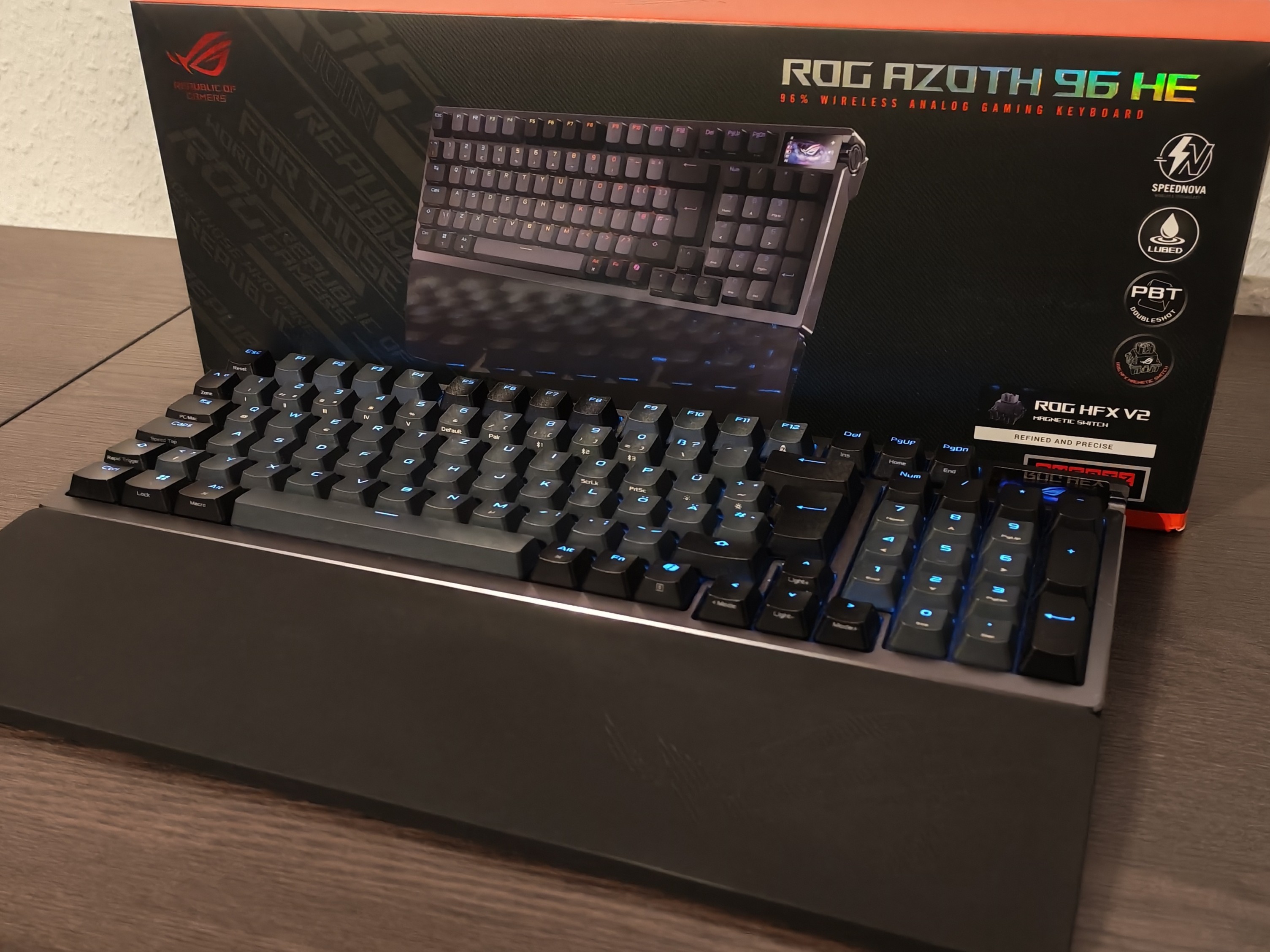 Recenzja Asus ROG Azoth 96 HE: Klawiatura premium z kilkoma problemami z oprogramowaniem