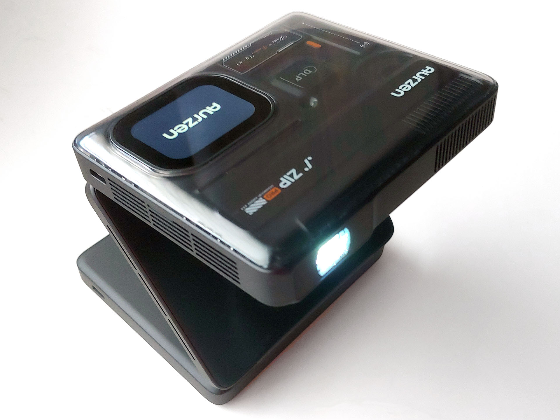 Projektor Aurzen Zip Pro 1080p składany na trzy części: Znakomita kieszonkowa konstrukcja