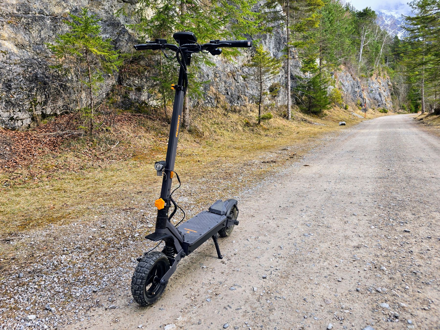Duża bateria, ujarzmiony silnik - test hulajnogi elektrycznej Ausom L1 z ABE