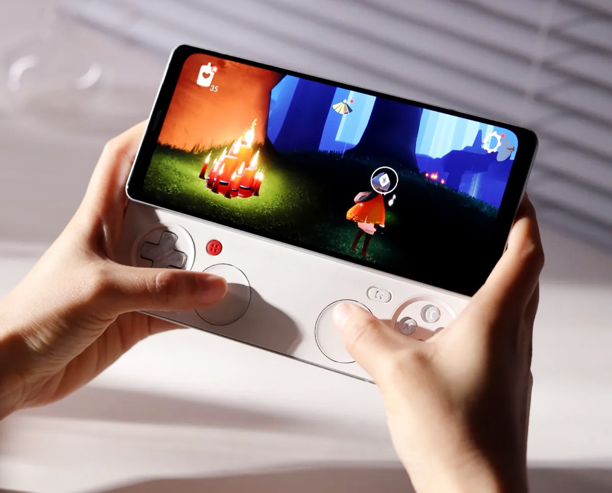 Ayaneo Pocket Play pokazany w praktycznym wideo jako reinkarnacja Sony Xperia Play
