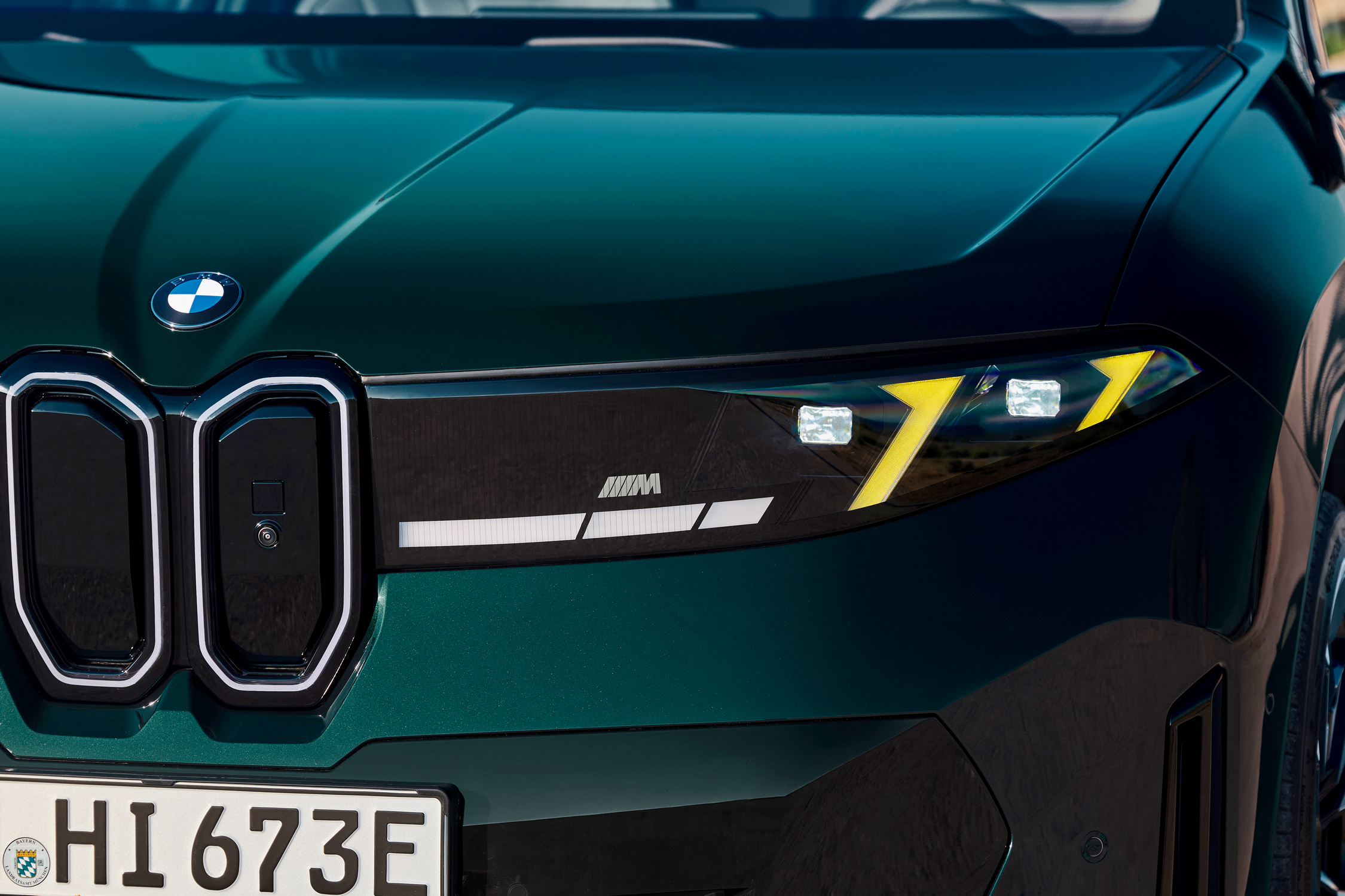 211 mil zasięgu w 10 minut: ujawniono specyfikację BMW iX3 M60